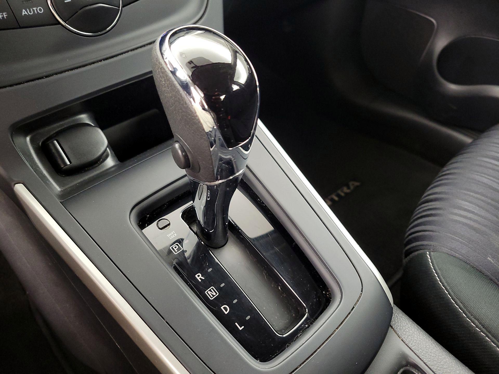 Thumbnail: 2019 Nissan Sentra - 17