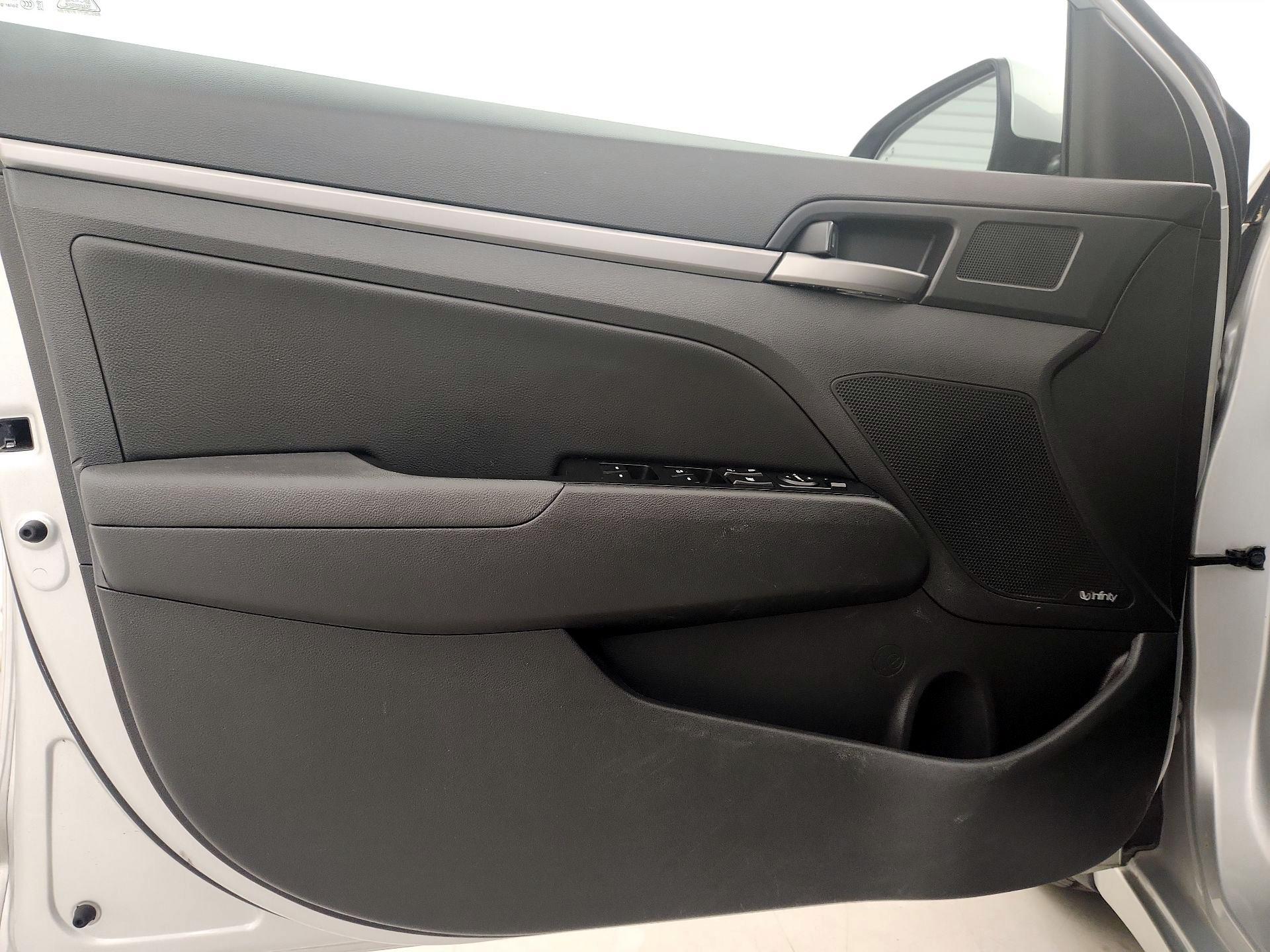 Thumbnail: 2017 Hyundai Elantra - 12