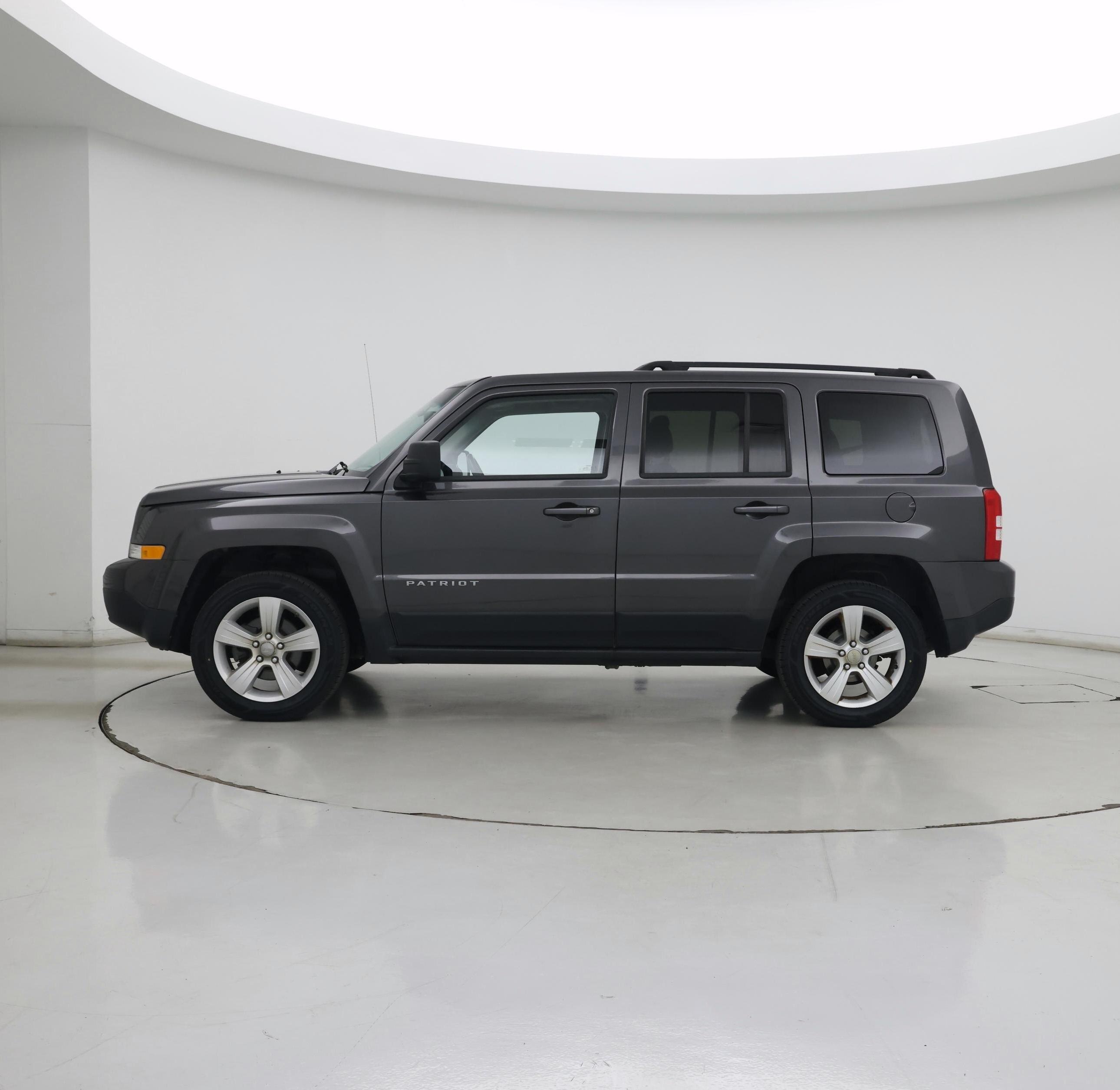 Thumbnail: 2016 Jeep Patriot - 3