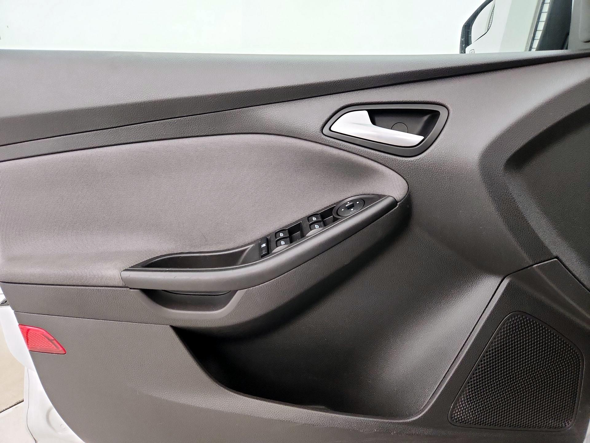 Thumbnail: 2013 Ford Focus - 12