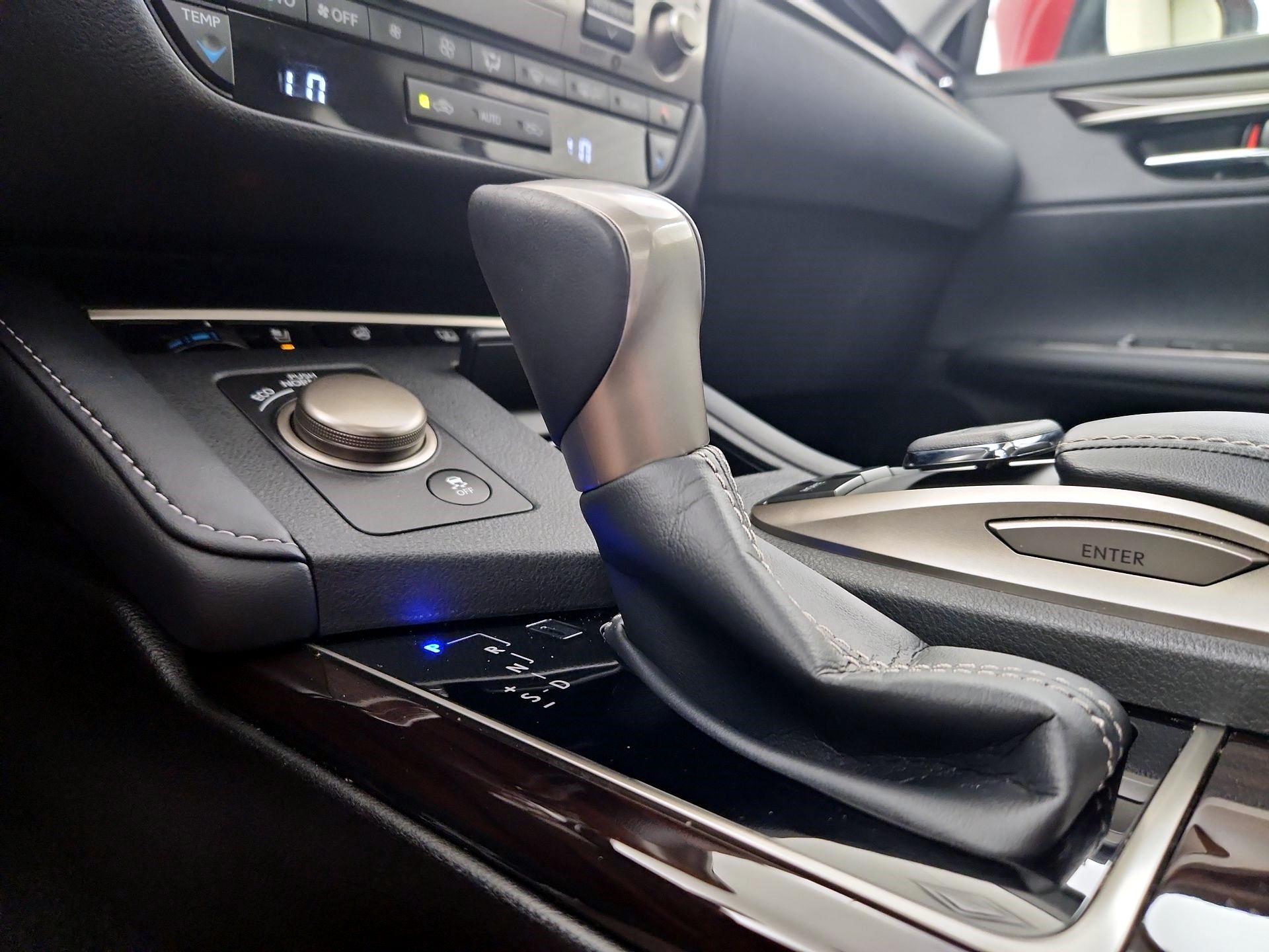 Thumbnail: 2018 Lexus ES - 16