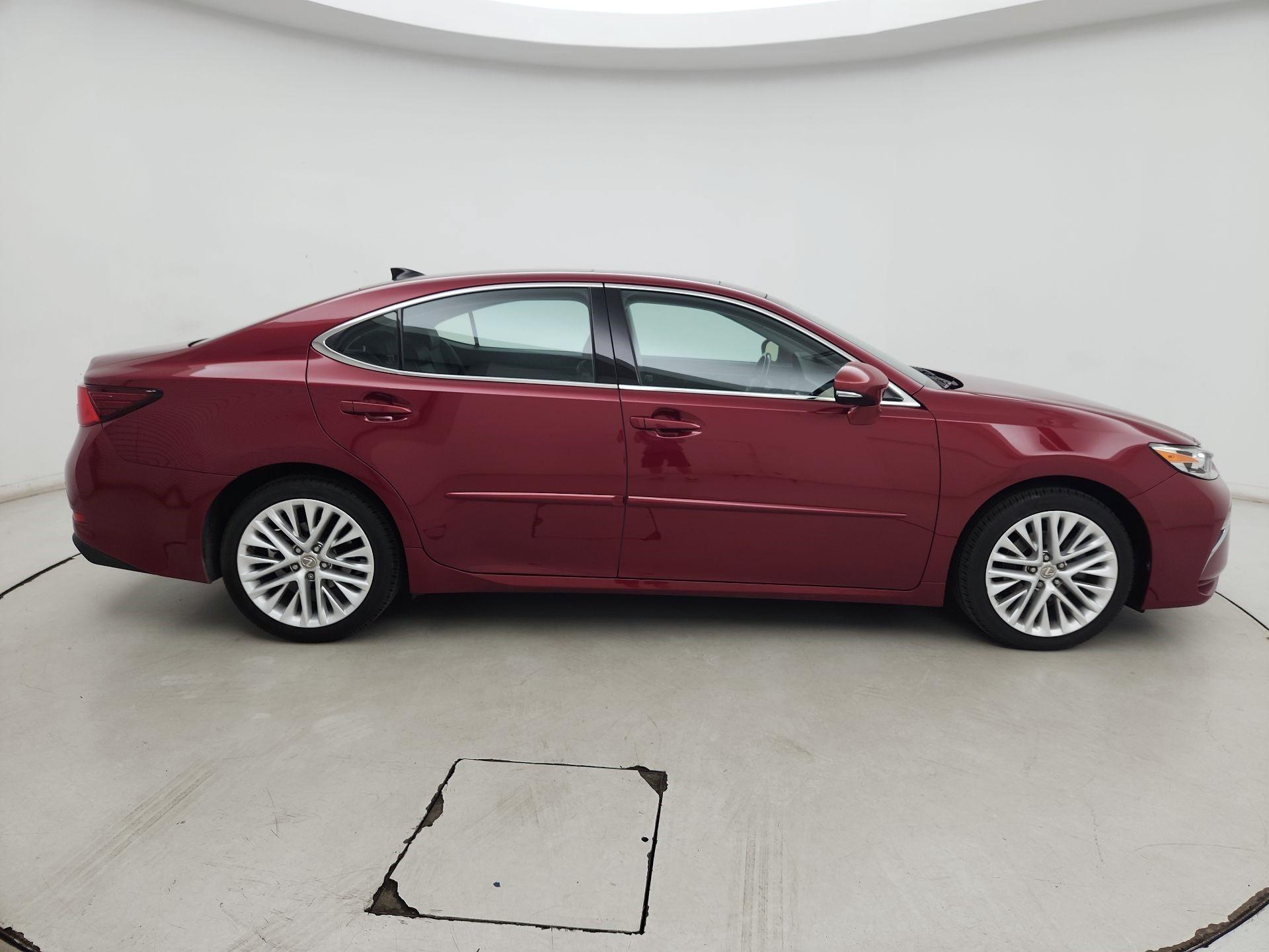 Thumbnail: 2018 Lexus ES - 4