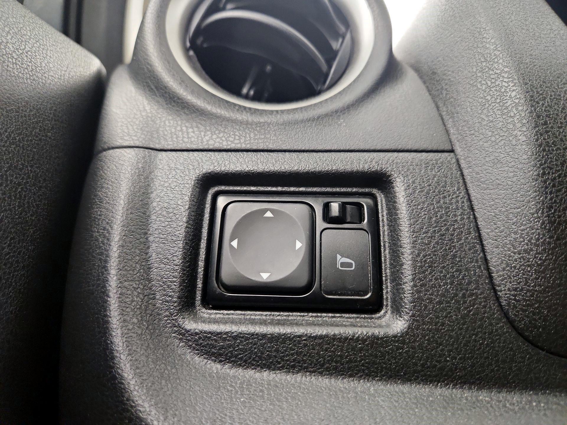 Thumbnail: 2018 Nissan Versa Note - 11