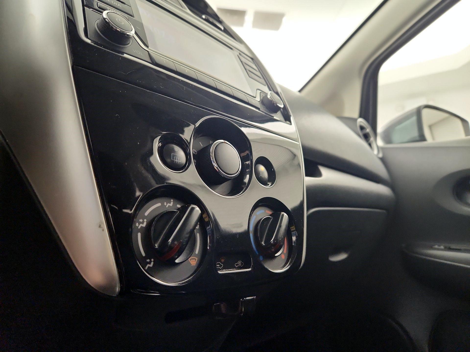 Thumbnail: 2018 Nissan Versa Note - 14