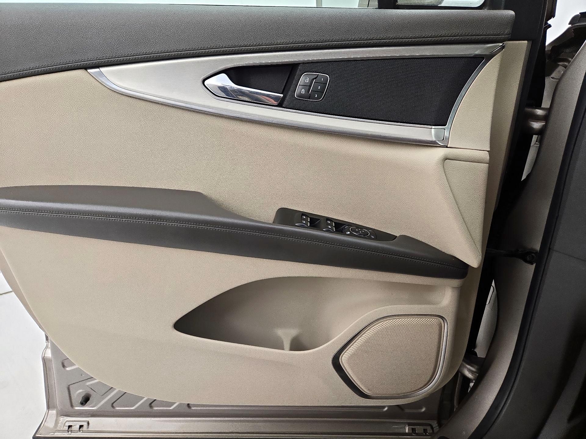 Thumbnail: 2020 Lincoln Nautilus - 12