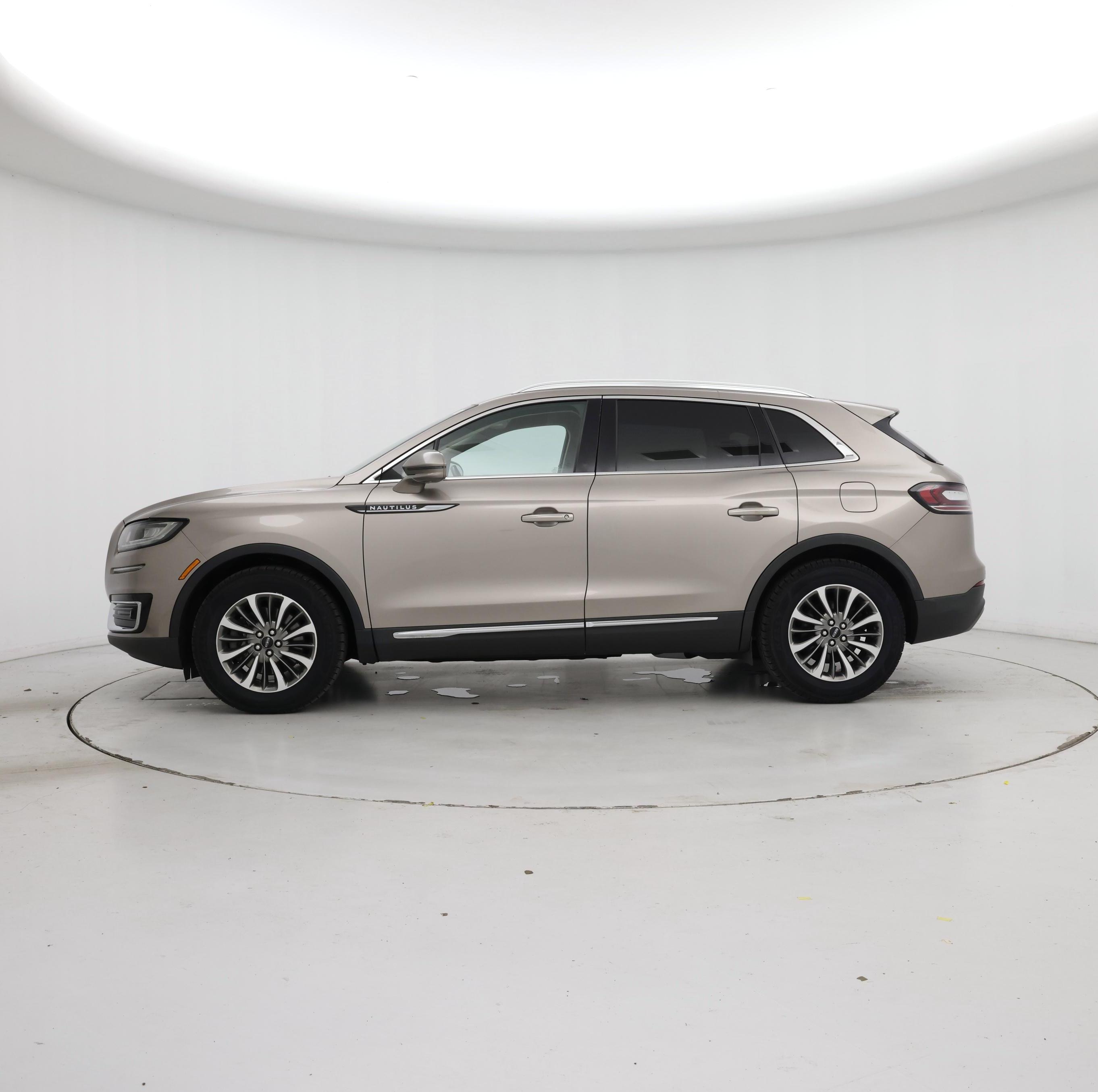 Thumbnail: 2020 Lincoln Nautilus - 3