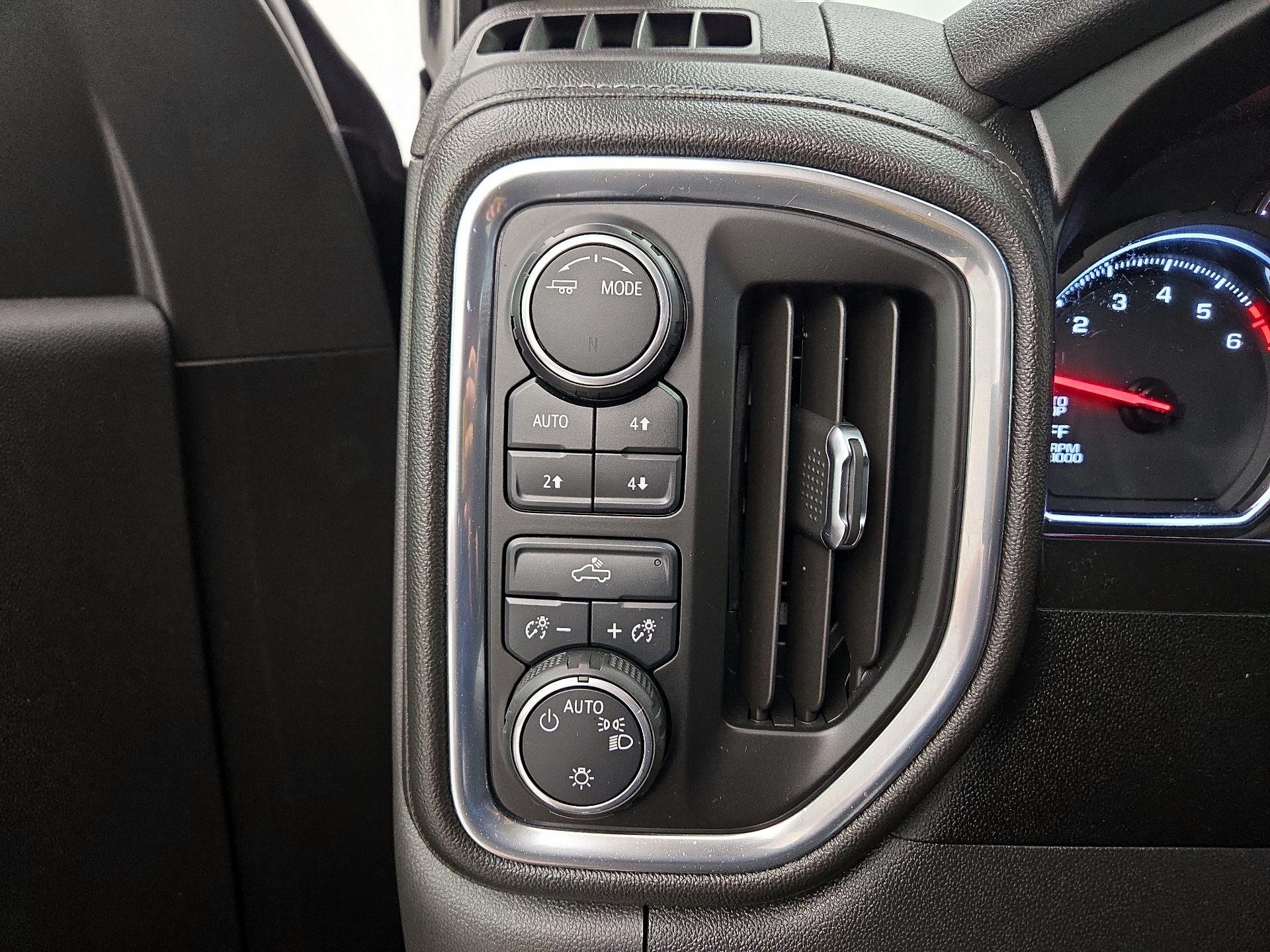 Thumbnail: 2020 Chevrolet Silverado 1500 - 13