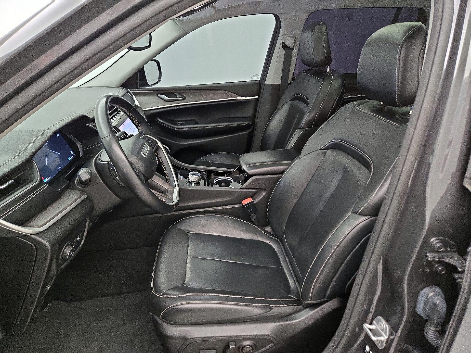 Thumbnail: 2022 Jeep Grand Cherokee - 11