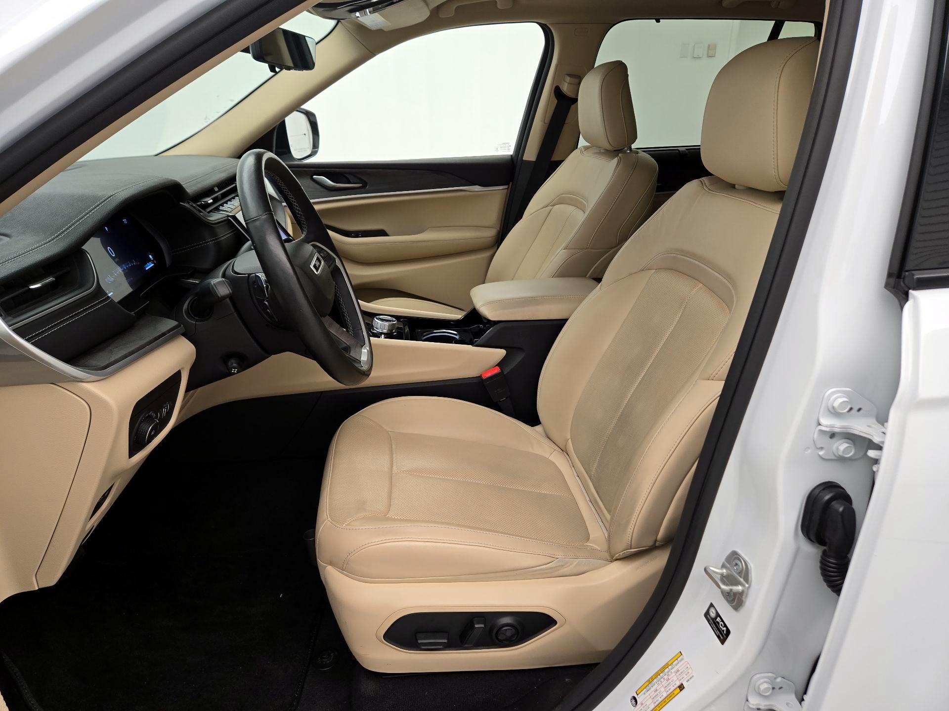 Thumbnail: 2022 Jeep Grand Cherokee - 11