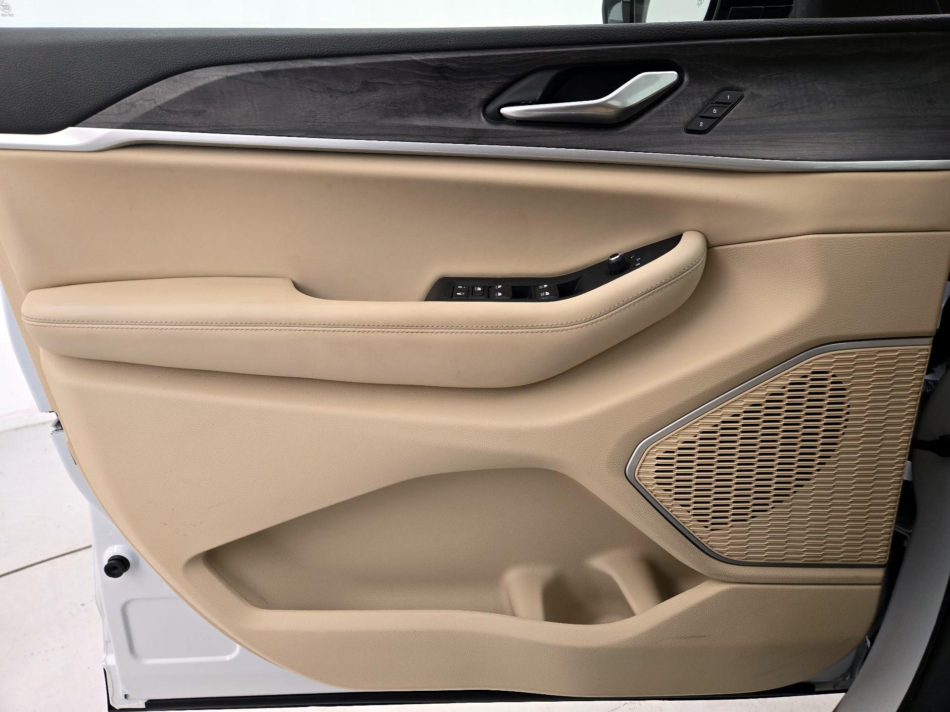 Thumbnail: 2022 Jeep Grand Cherokee - 12