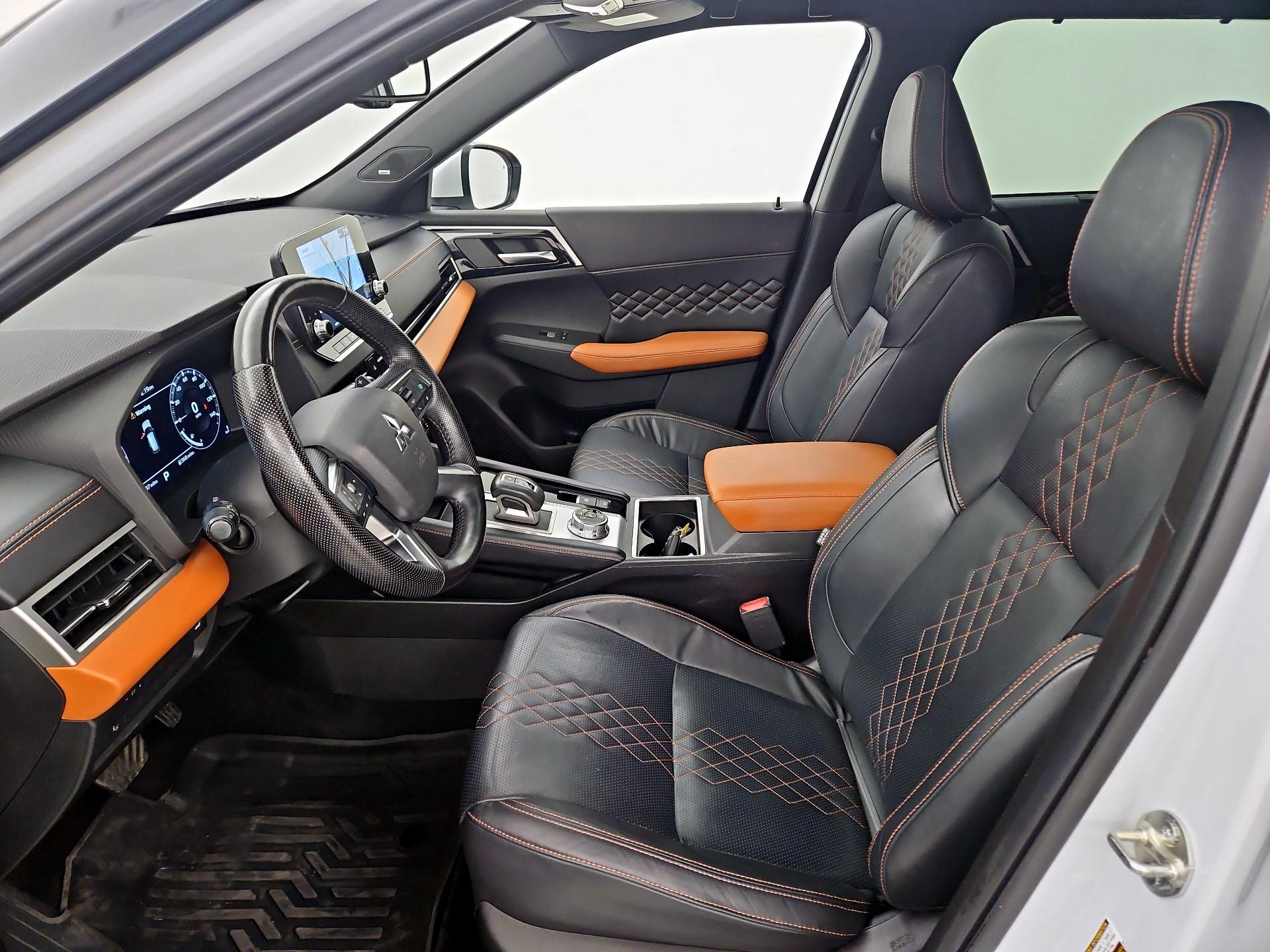 Thumbnail: 2022 Mitsubishi Outlander - 11