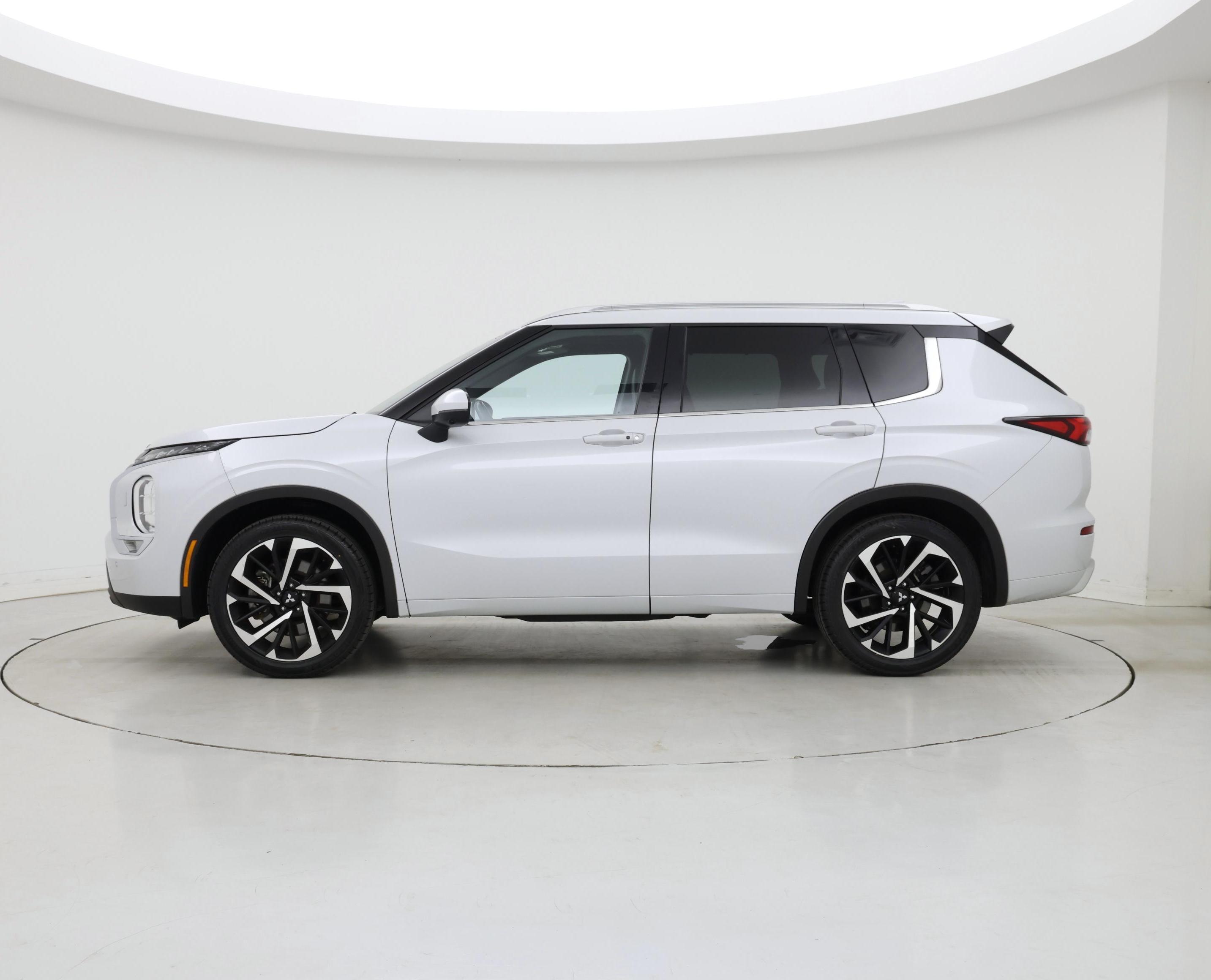Thumbnail: 2022 Mitsubishi Outlander - 3