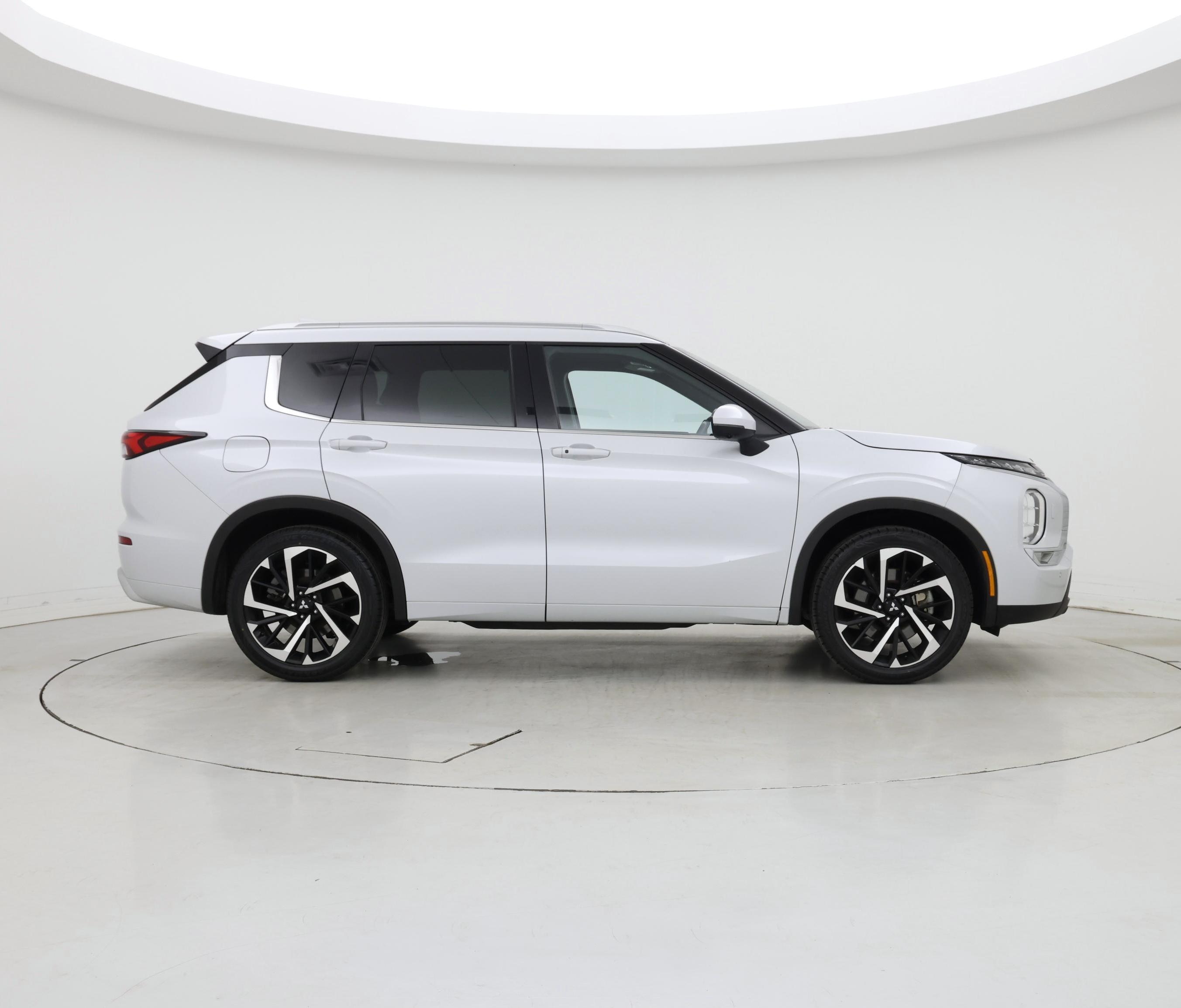 Thumbnail: 2022 Mitsubishi Outlander - 7