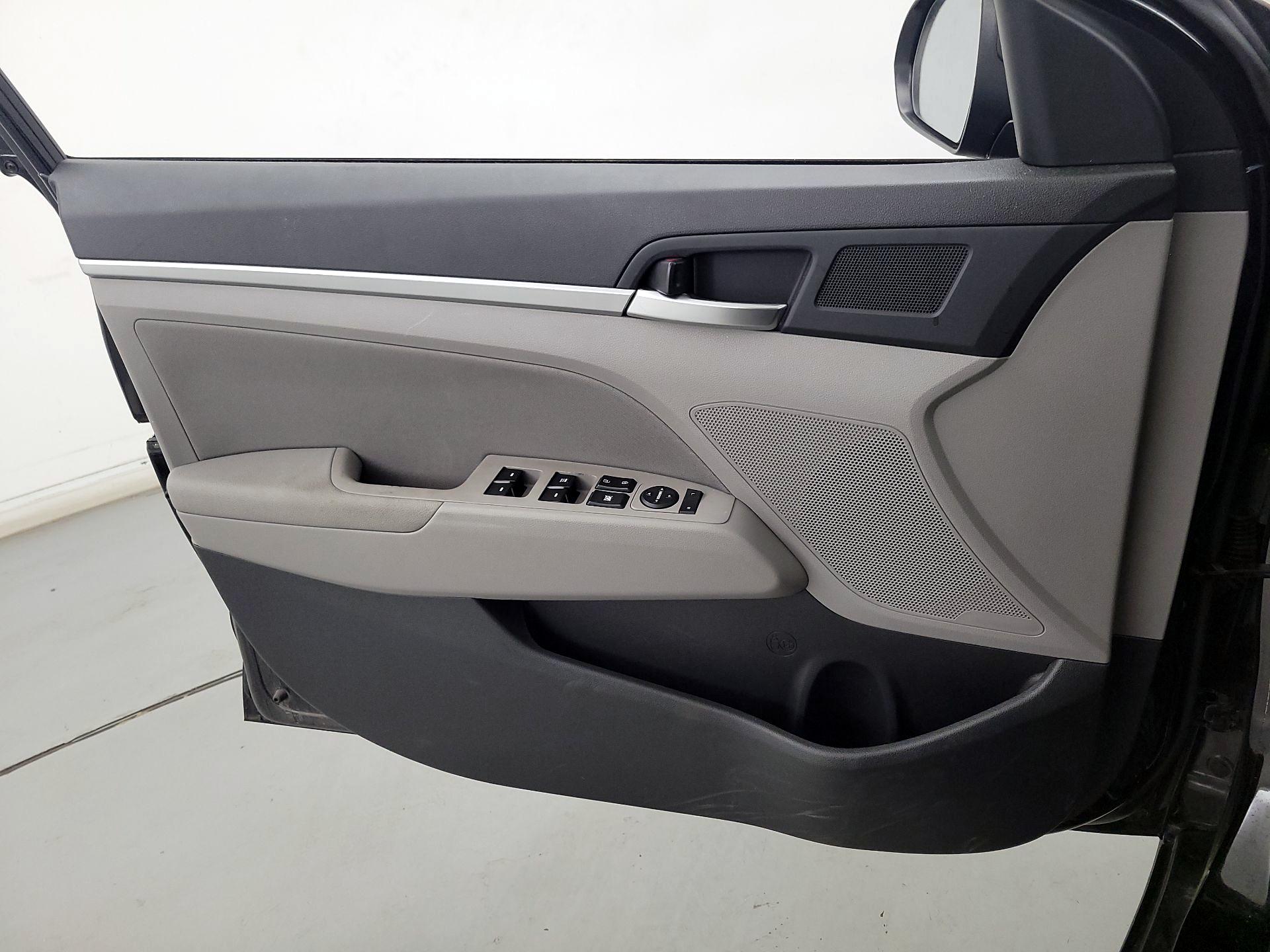 Thumbnail: 2020 Hyundai Elantra - 12