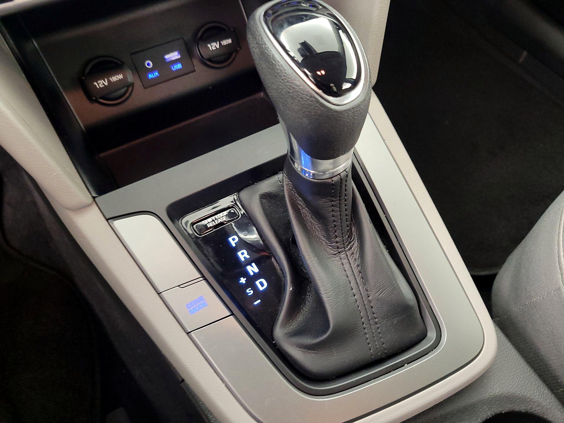 Thumbnail: 2020 Hyundai Elantra - 17