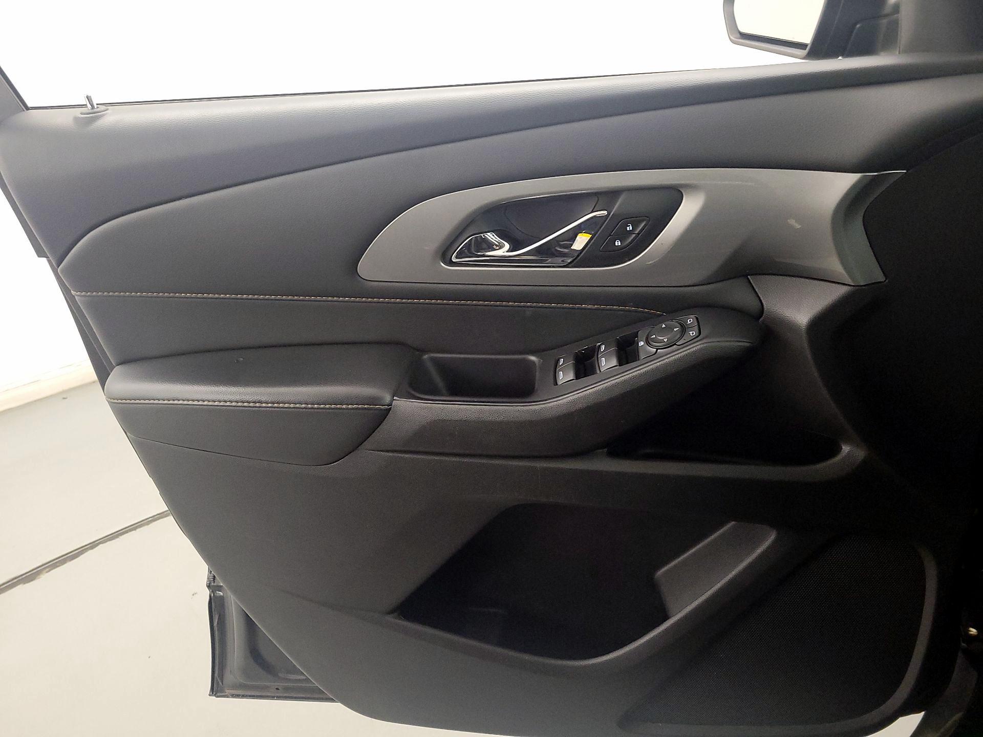 Thumbnail: 2021 Chevrolet Traverse - 12