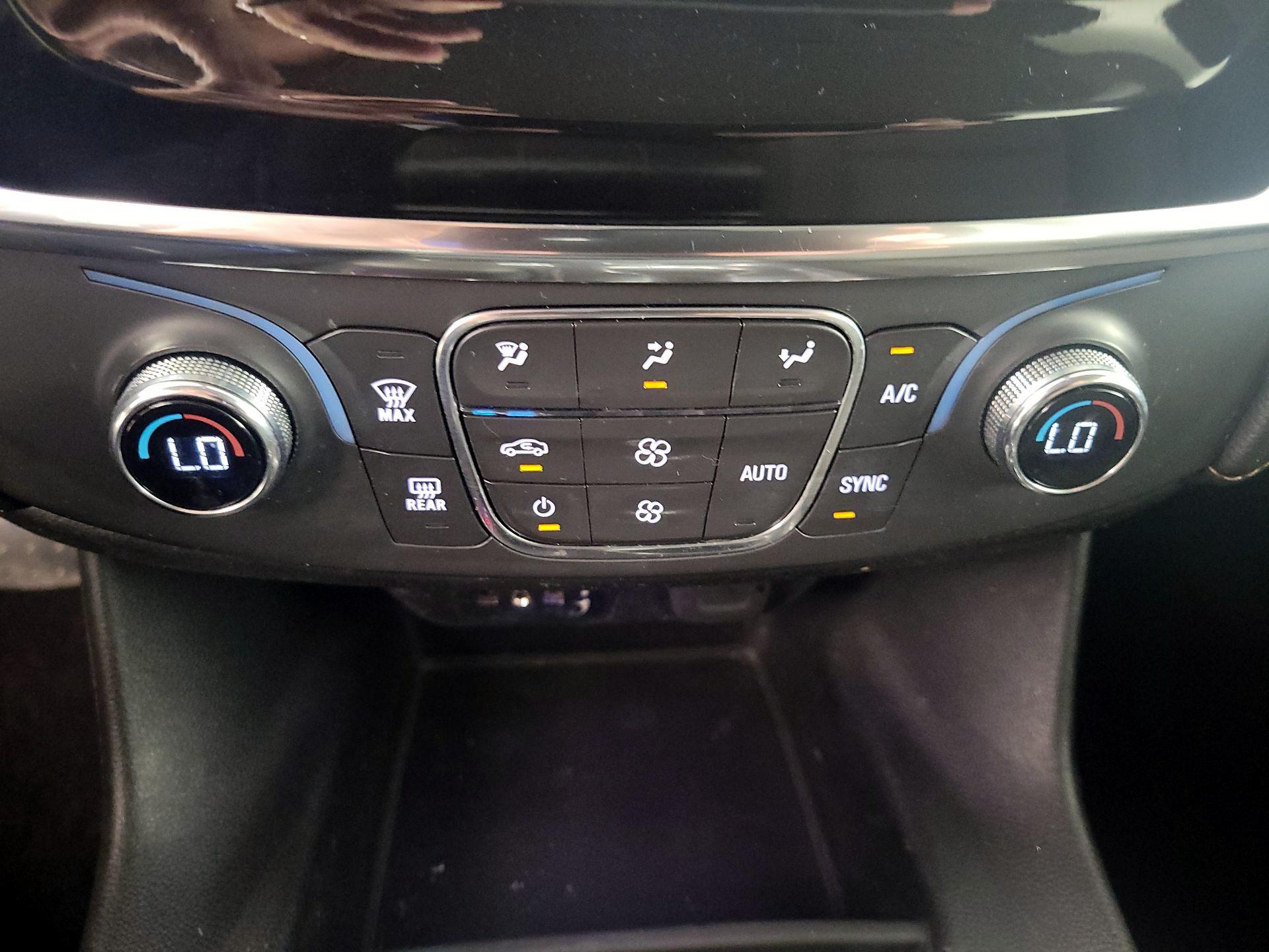 Thumbnail: 2021 Chevrolet Traverse - 17