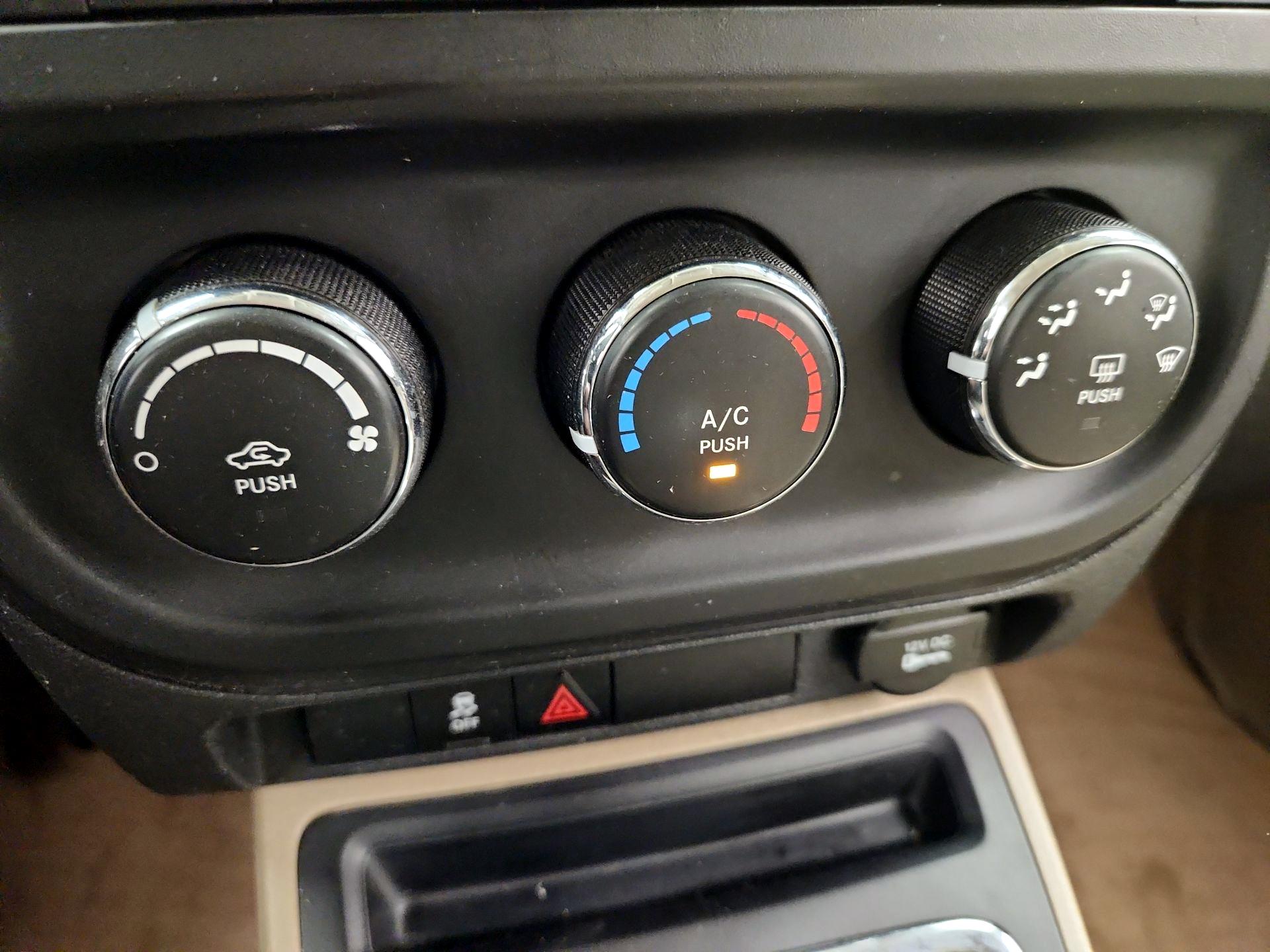 Thumbnail: 2014 Jeep Patriot - 14