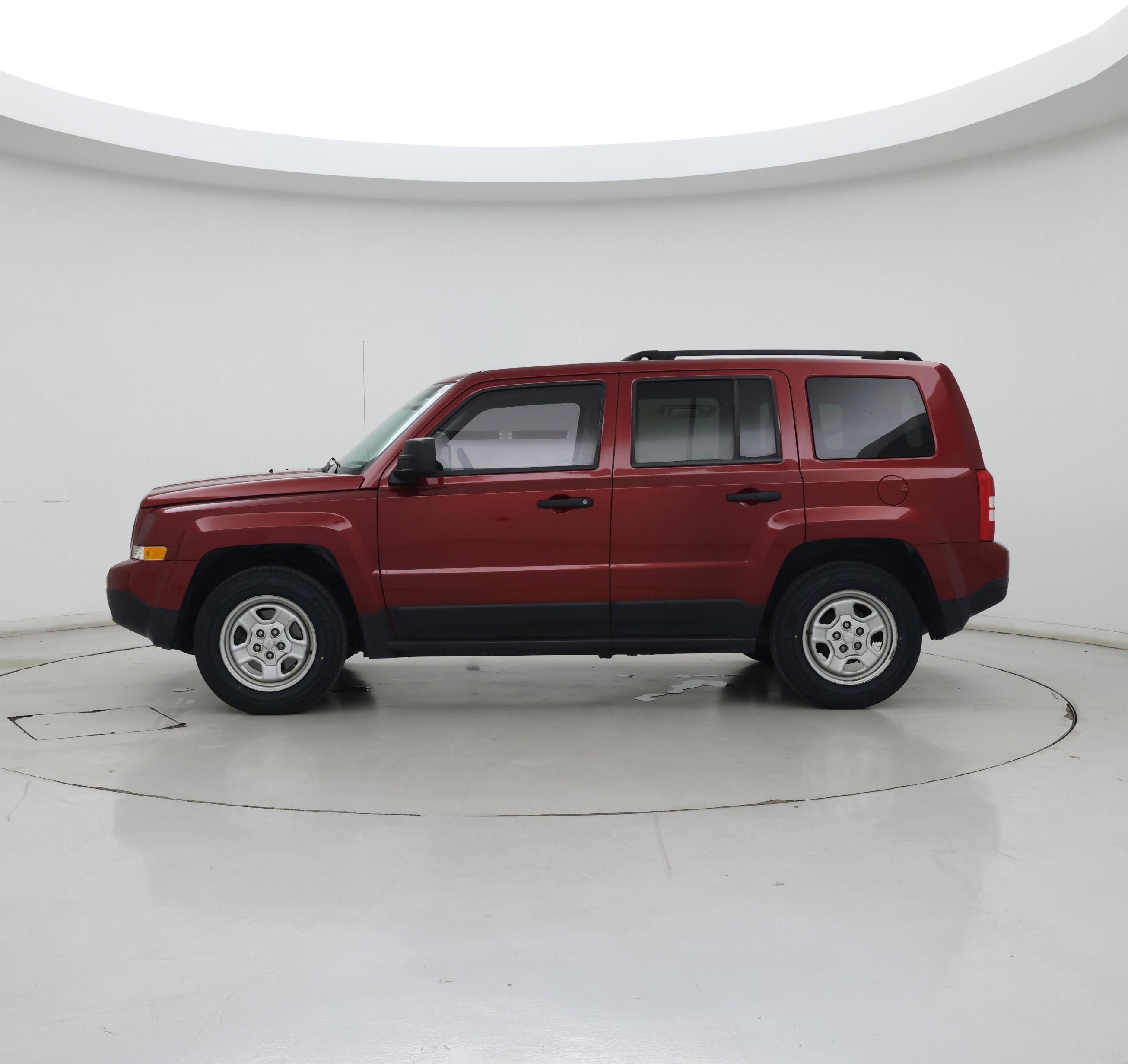 Thumbnail: 2014 Jeep Patriot - 3