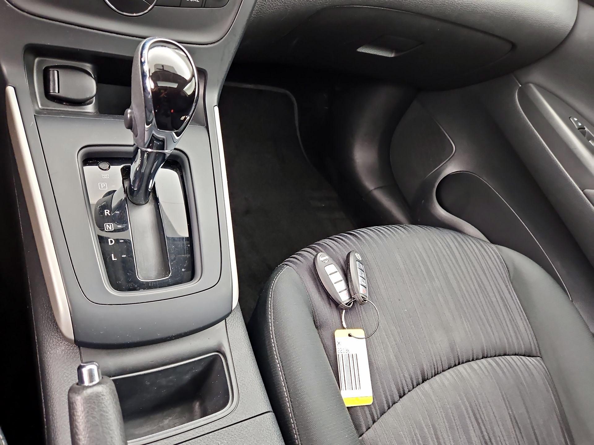 Thumbnail: 2019 Nissan Sentra - 17