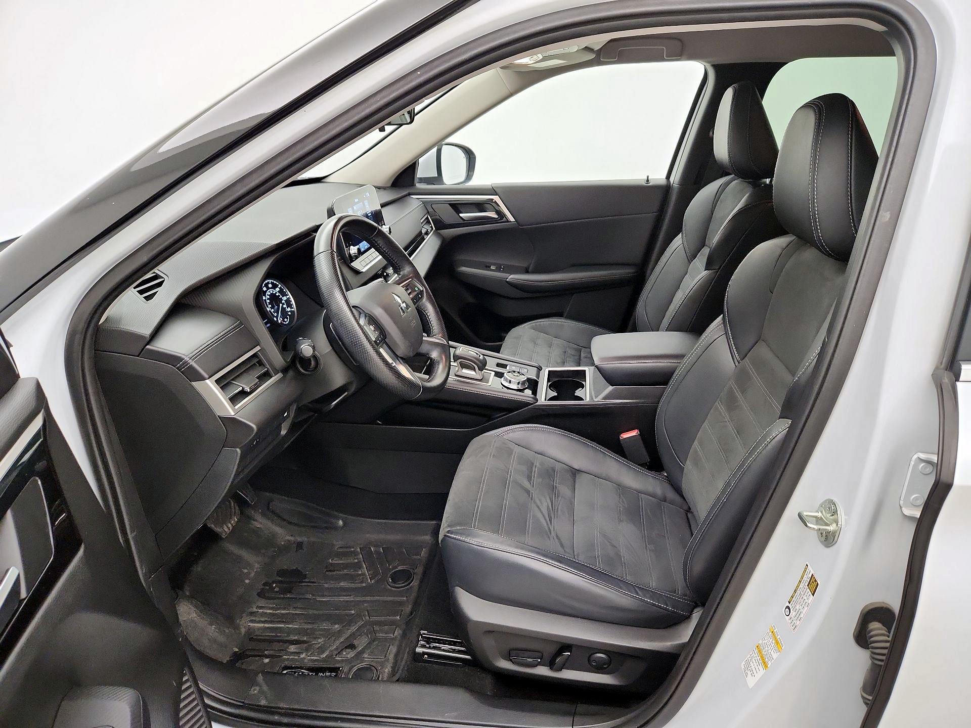 Thumbnail: 2022 Mitsubishi Outlander - 11