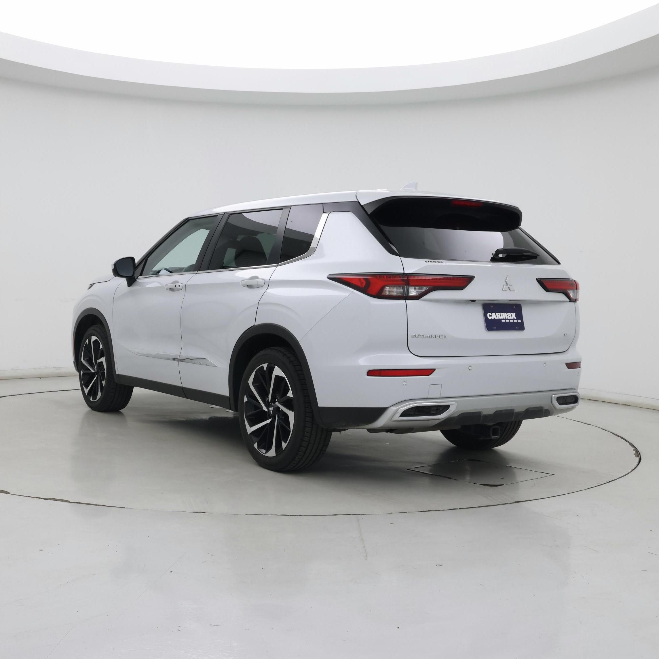 Thumbnail: 2022 Mitsubishi Outlander - 2