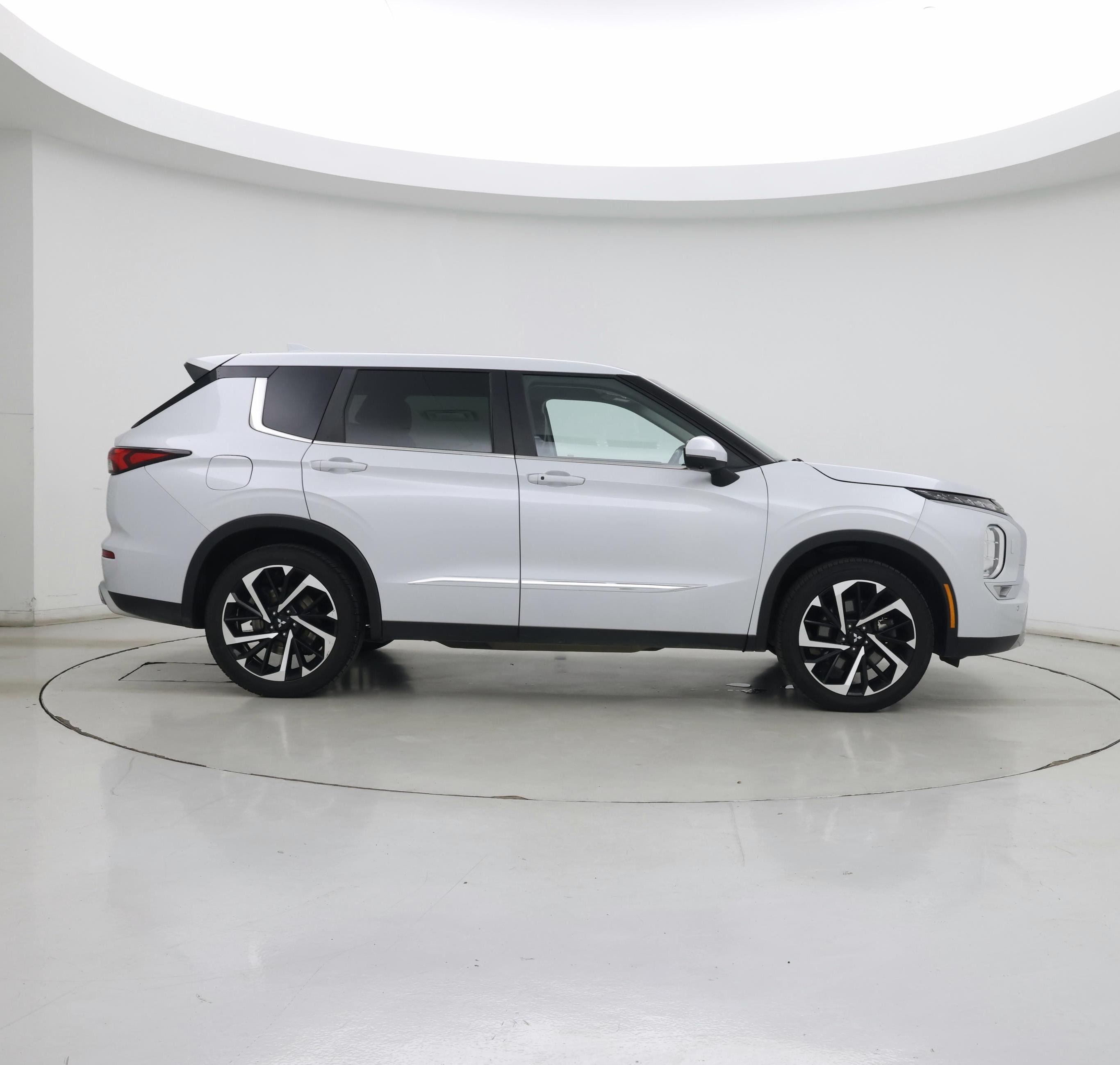 Thumbnail: 2022 Mitsubishi Outlander - 7