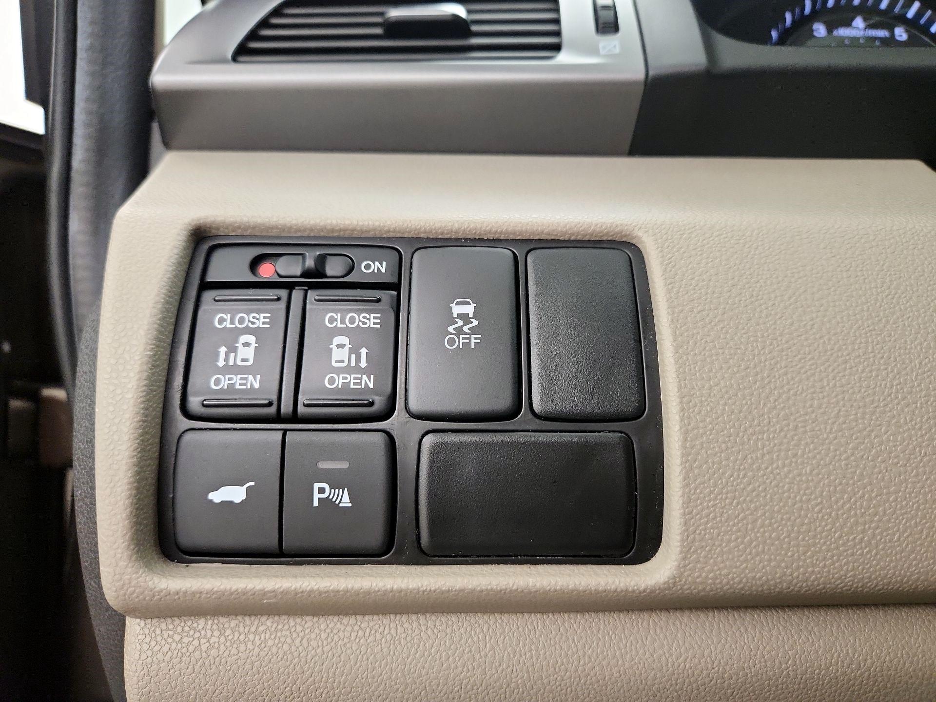 Thumbnail: 2013 Honda Odyssey - 11