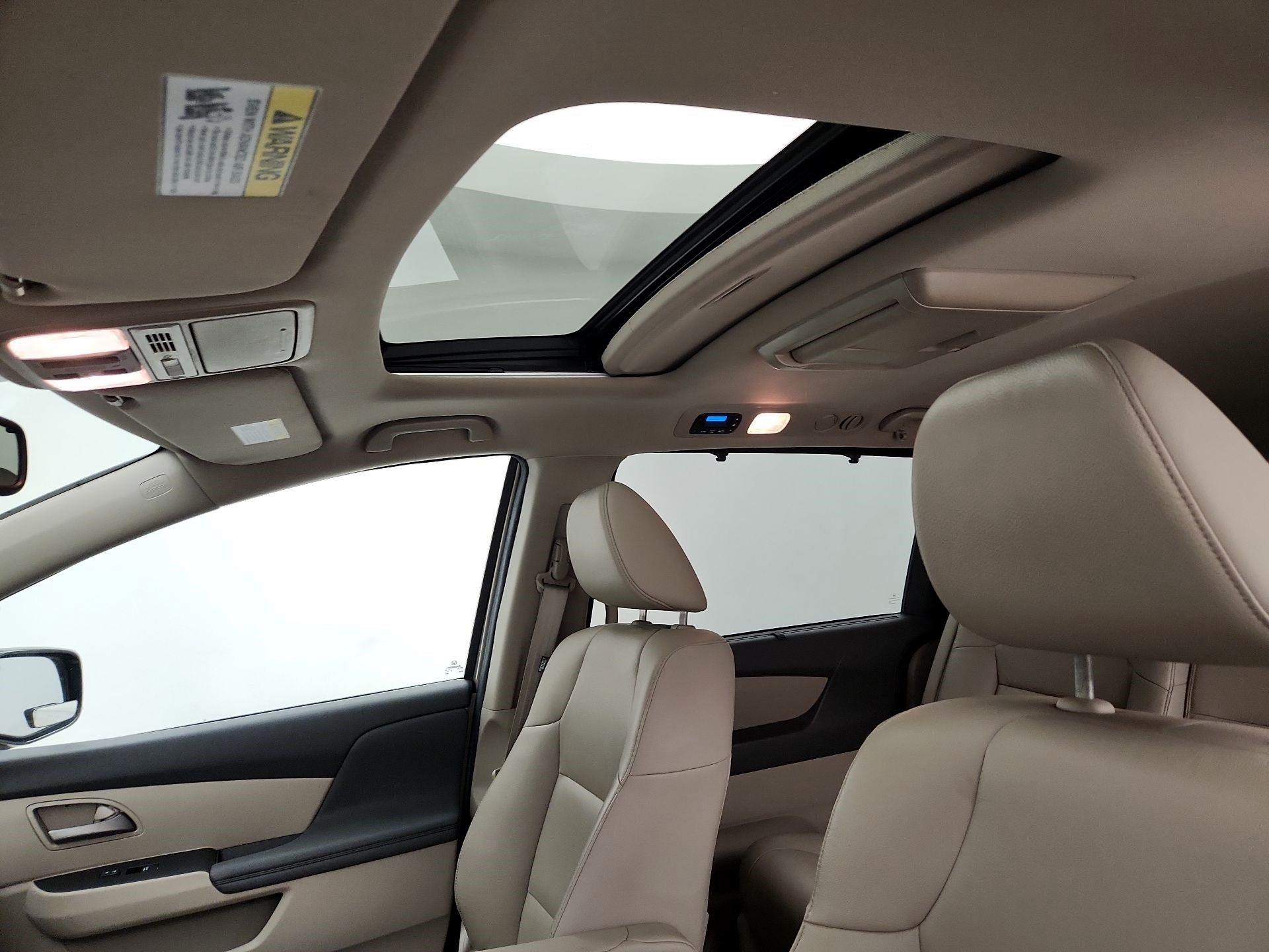 Thumbnail: 2013 Honda Odyssey - 17