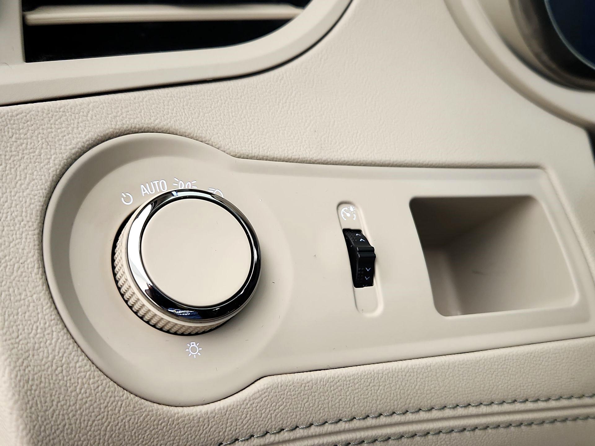 Thumbnail: 2015 Buick LaCrosse - 11