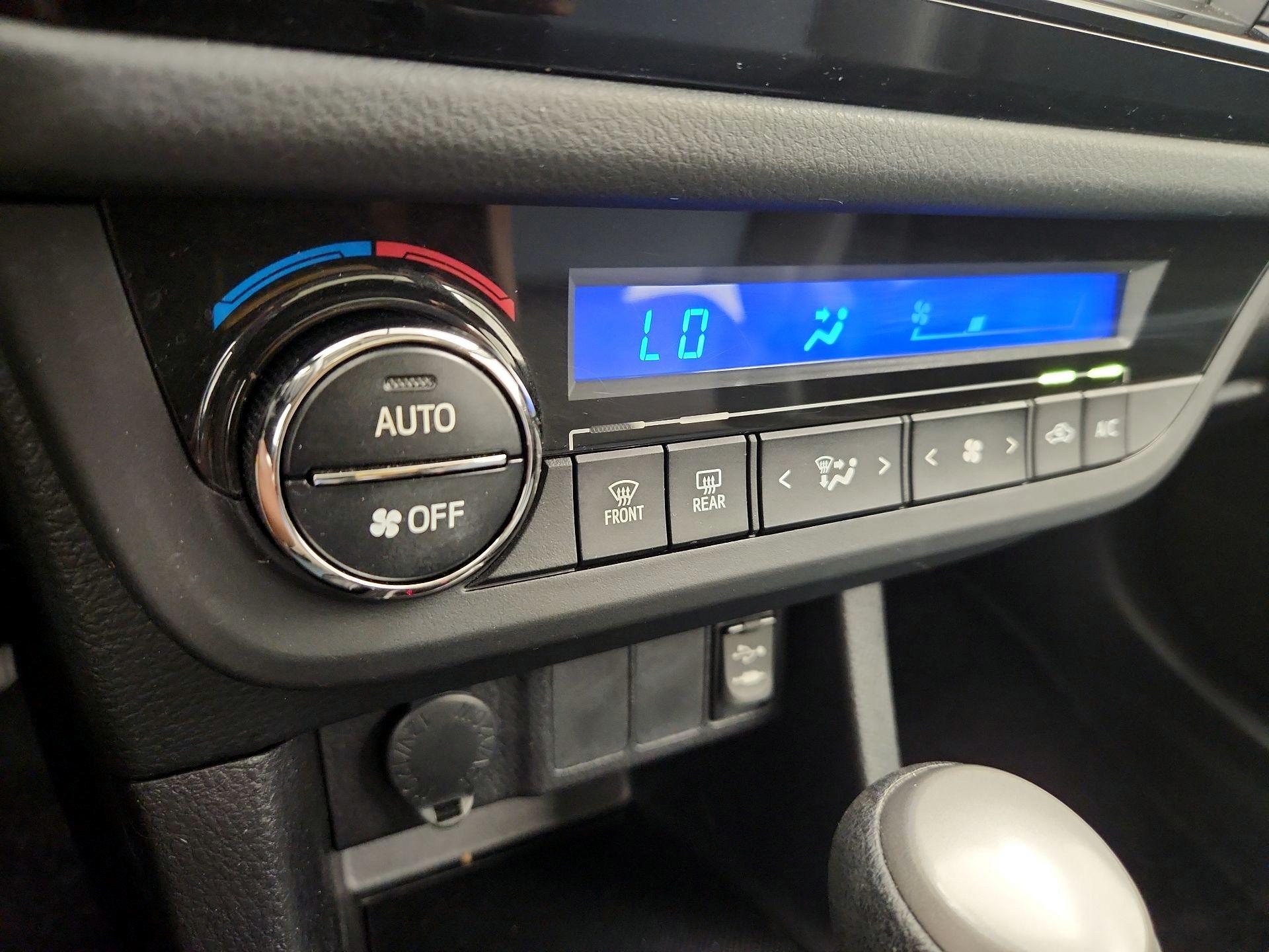 Thumbnail: 2015 Toyota Corolla - 16