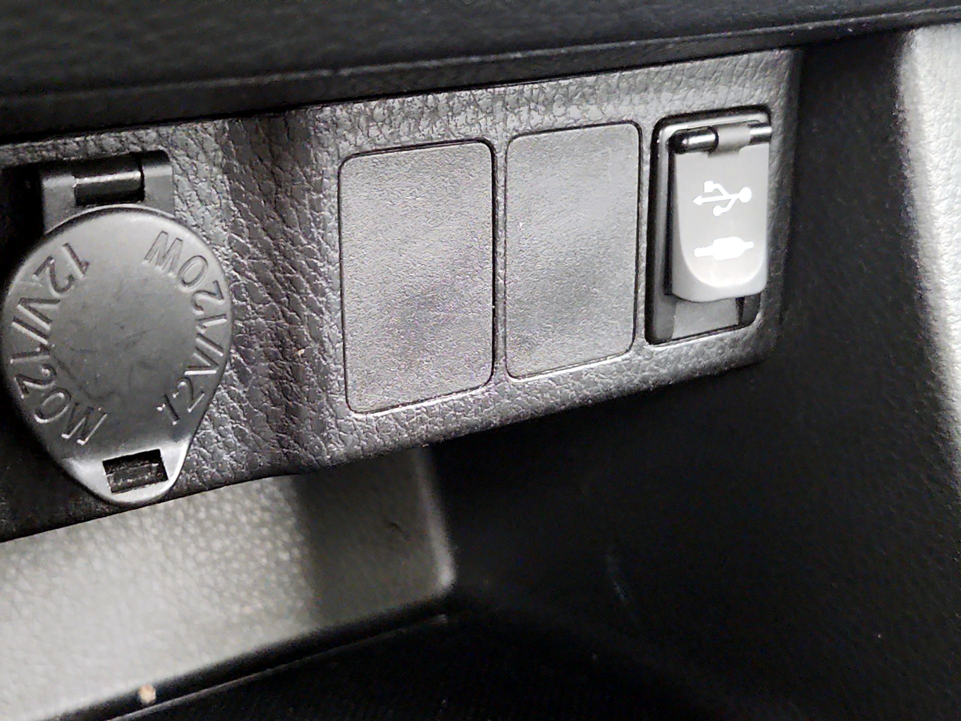 Thumbnail: 2015 Toyota Corolla - 18