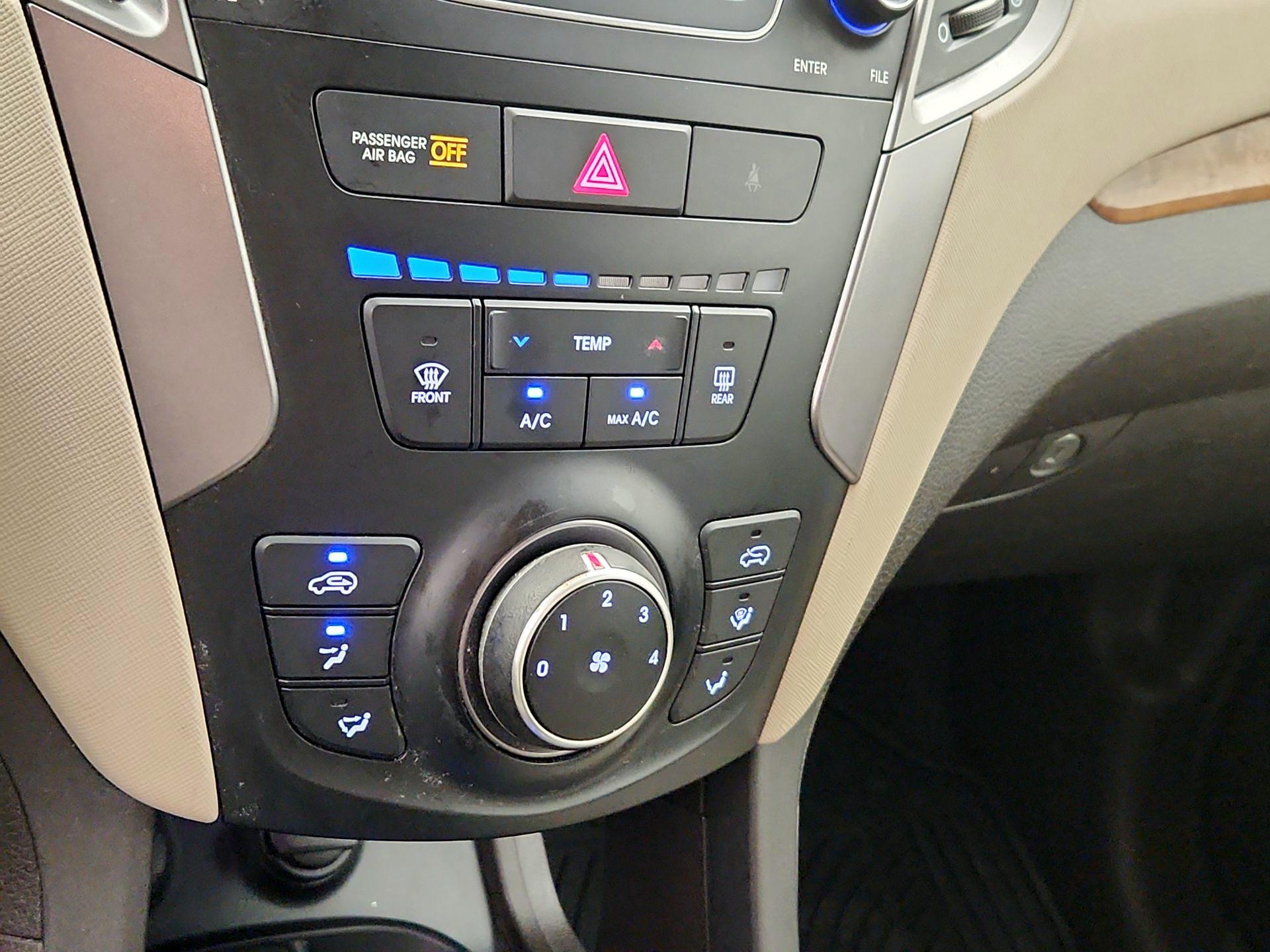Thumbnail: 2014 Hyundai Santa Fe - 16