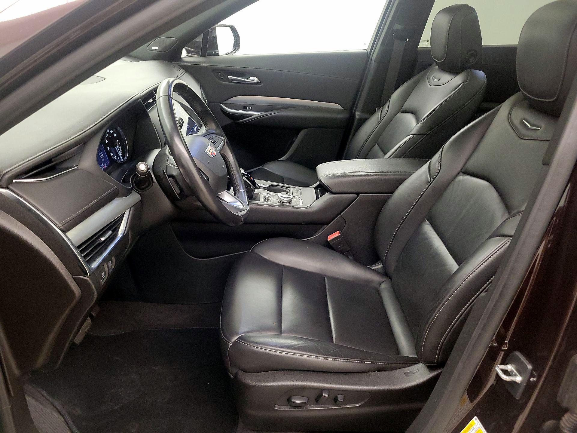 Thumbnail: 2020 Cadillac XT4 - 11