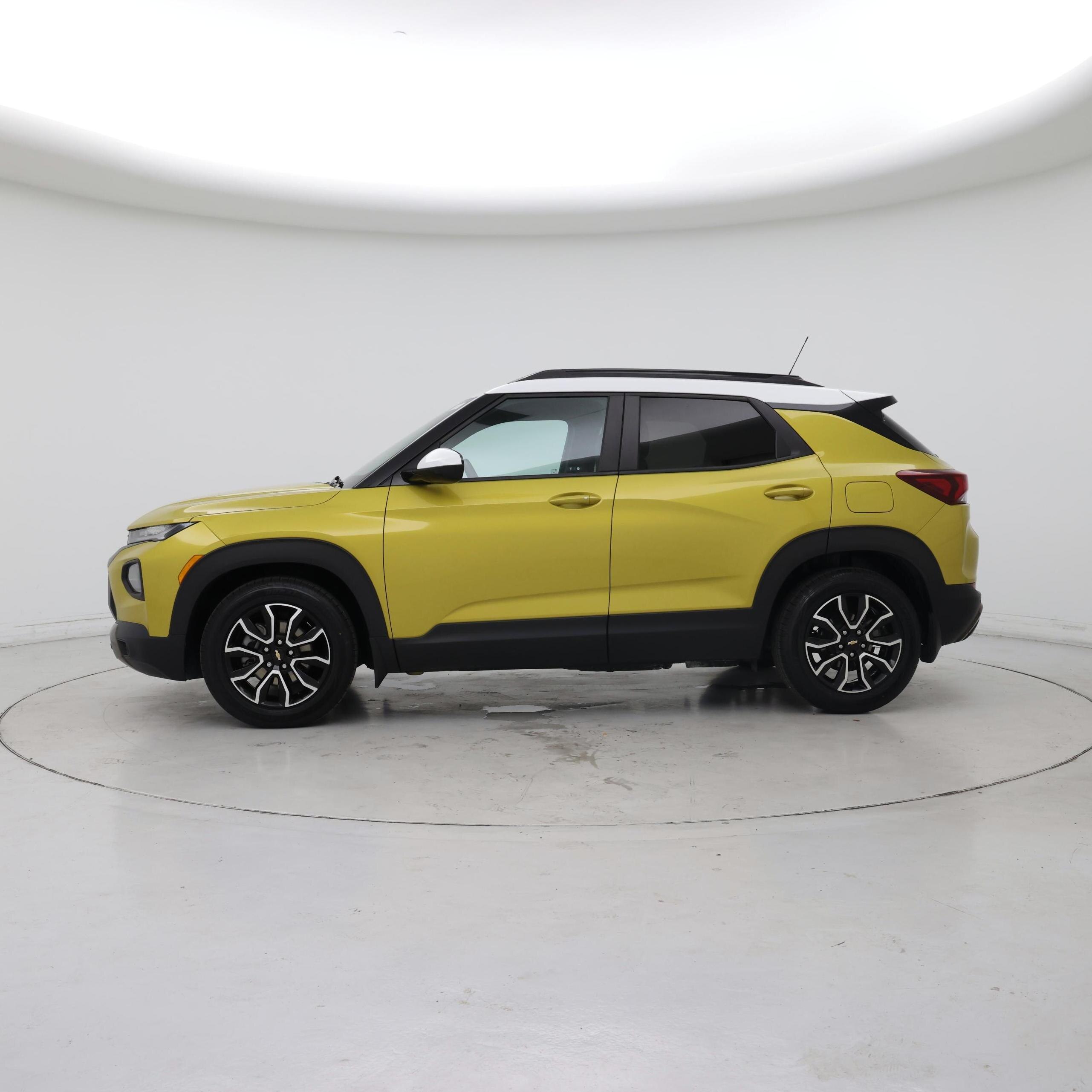 Thumbnail: 2023 Chevrolet TrailBlazer - 3