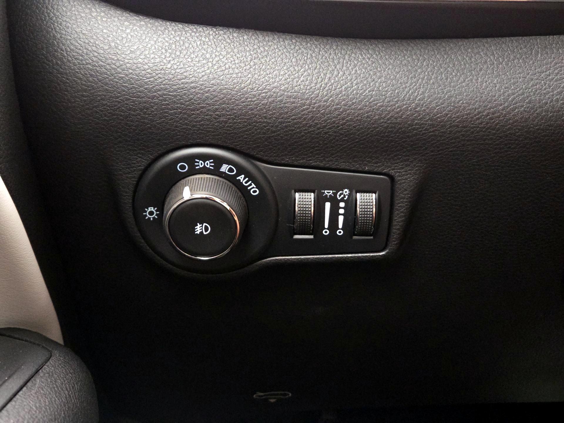 Thumbnail: 2022 Jeep Compass - 13
