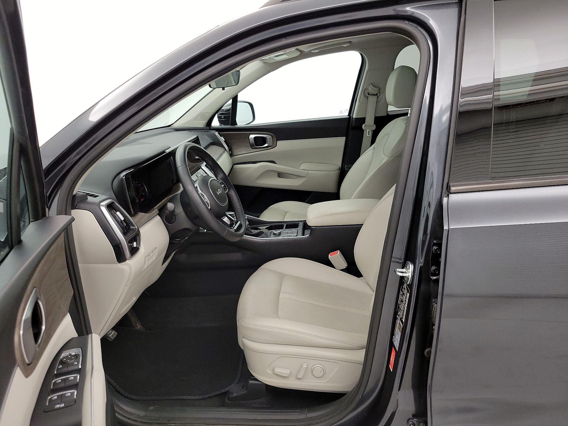 Thumbnail: 2023 Kia Sorento - 11