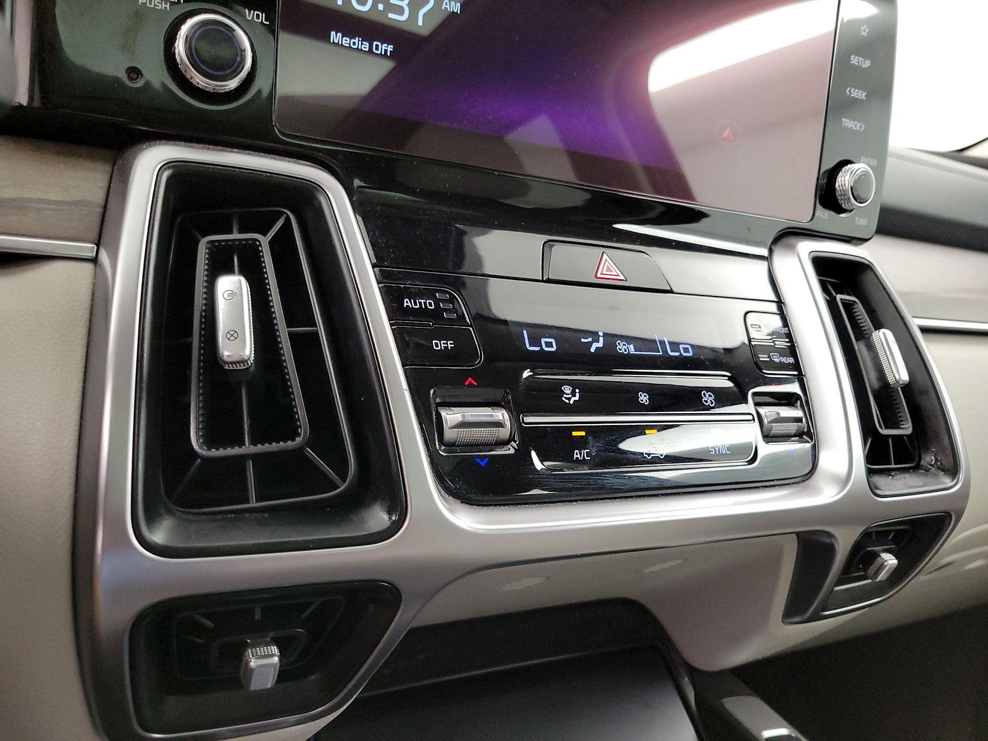 Thumbnail: 2023 Kia Sorento - 17