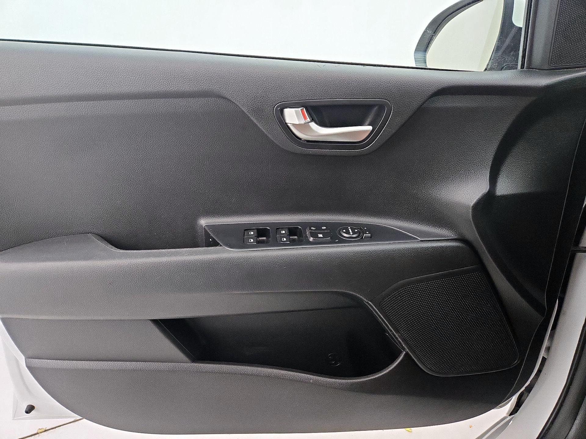 Thumbnail: 2022 Kia Rio - 12