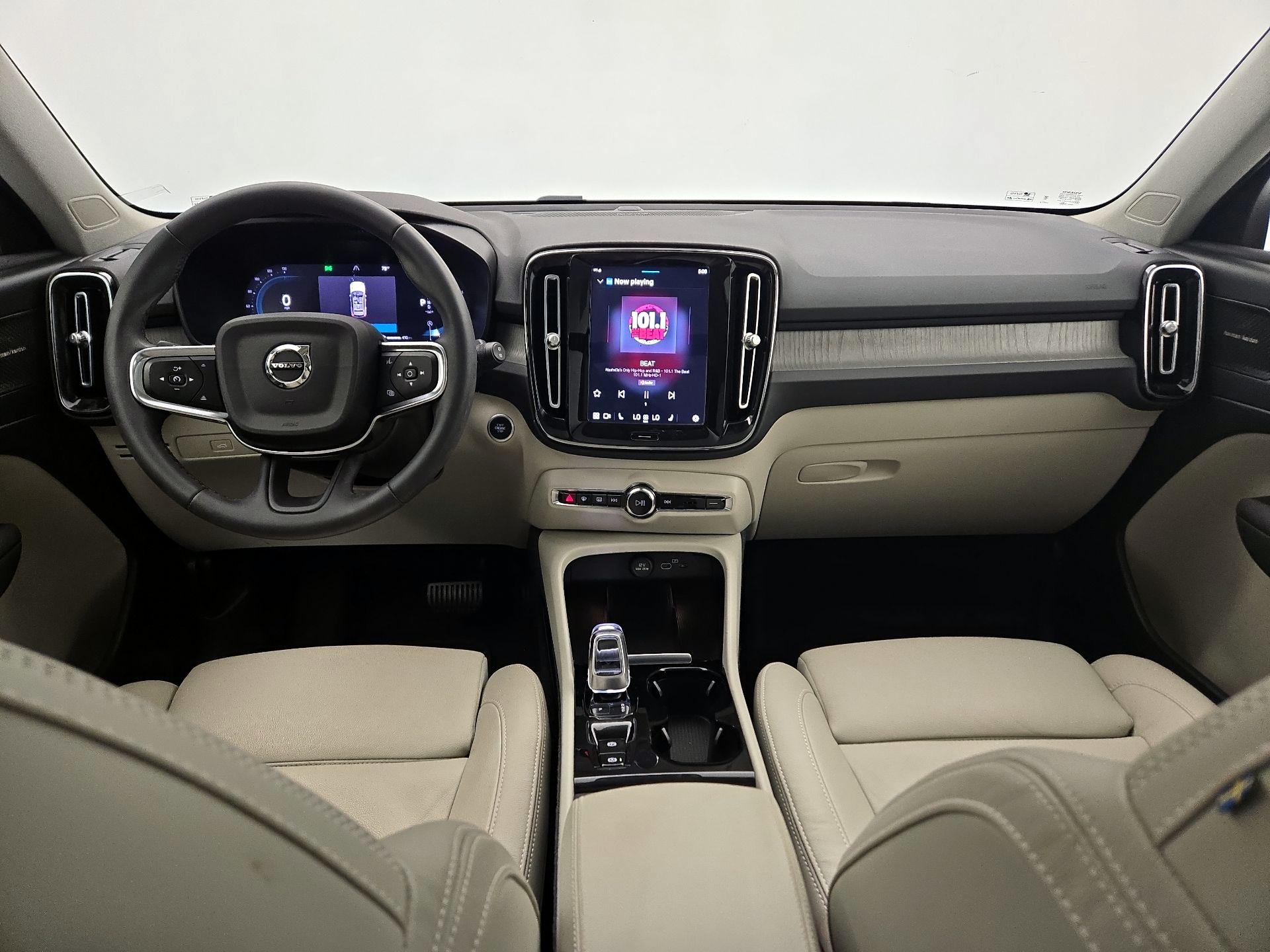 Thumbnail: 2023 Volvo XC40 - 9