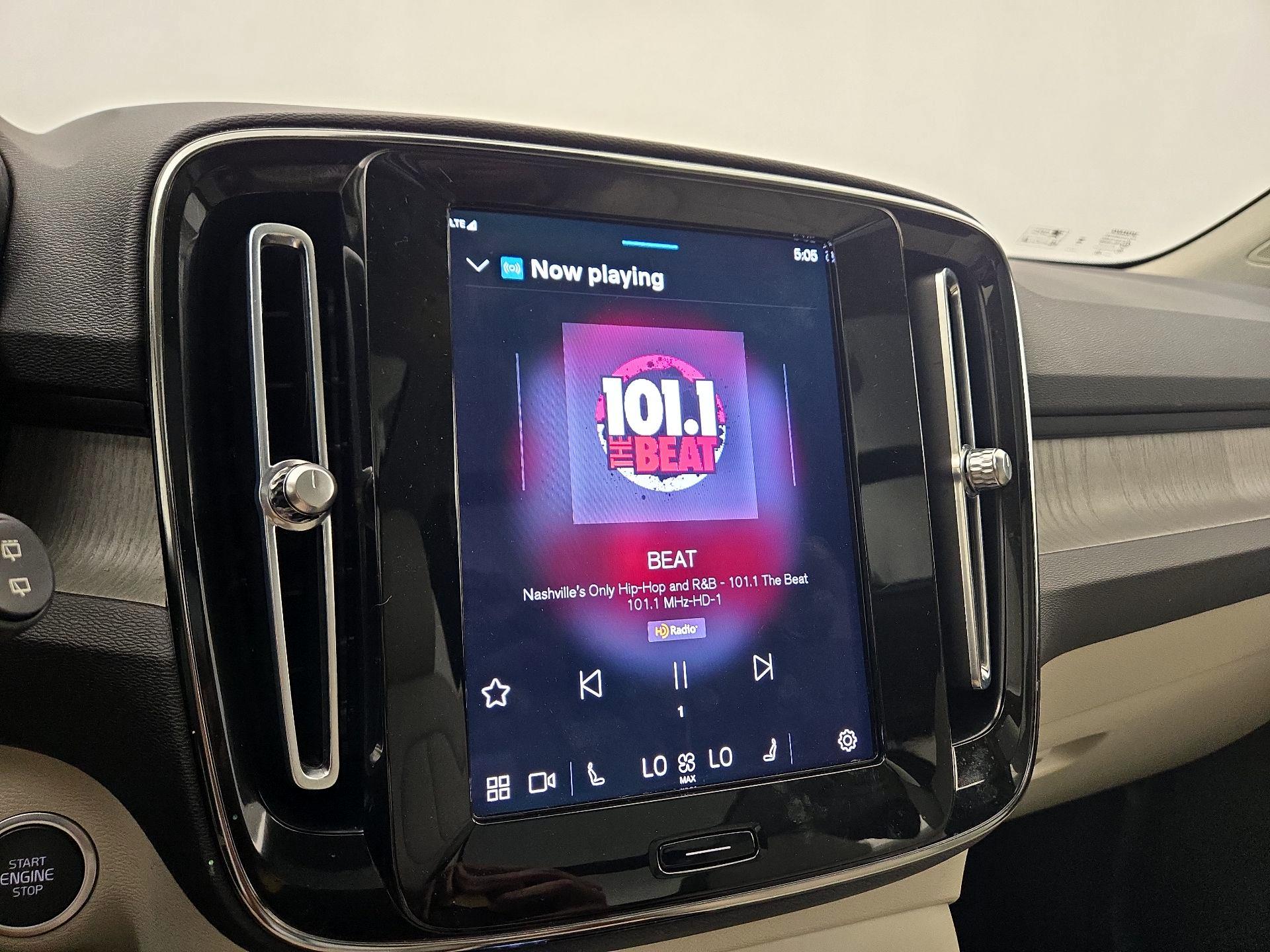 Thumbnail: 2023 Volvo XC40 - 15