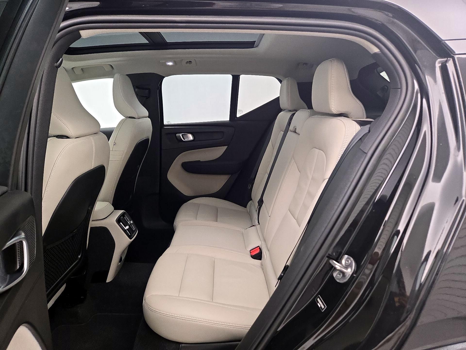 Thumbnail: 2023 Volvo XC40 - 20