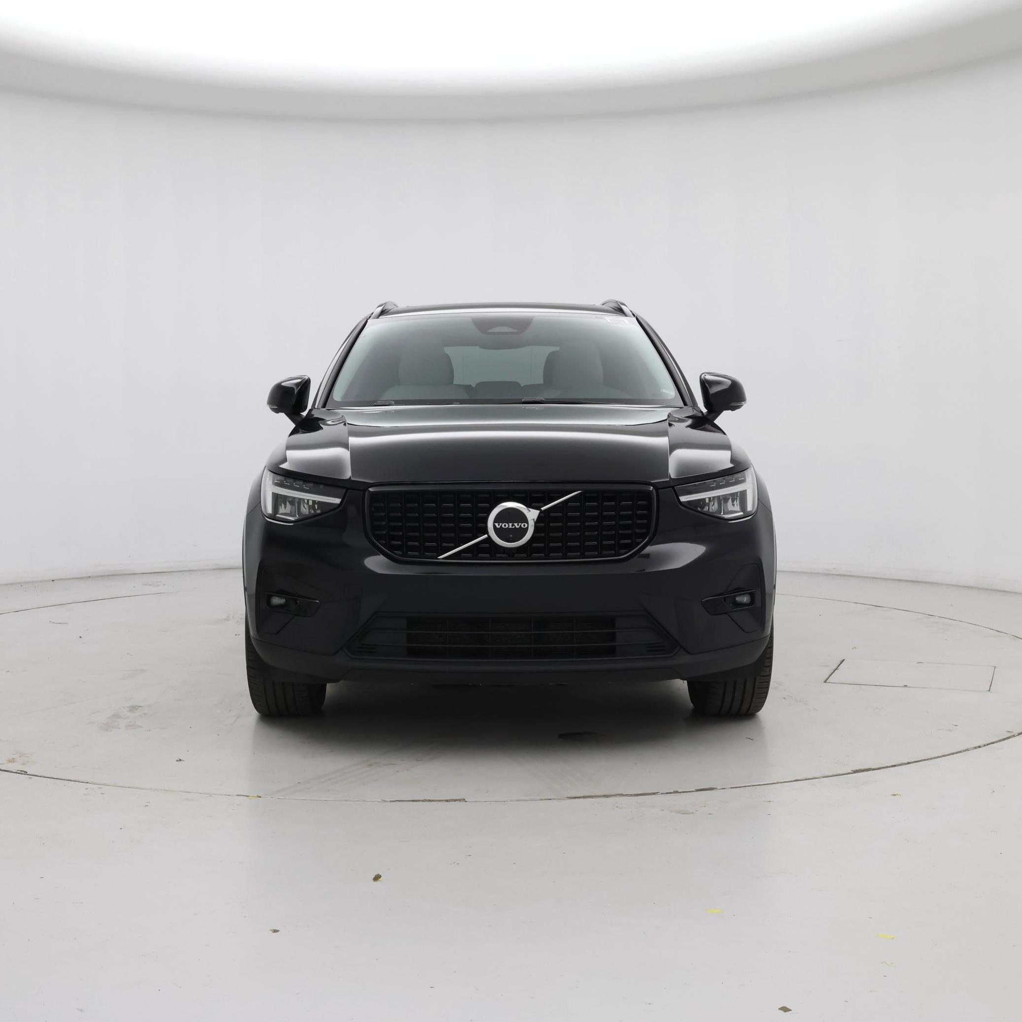 Thumbnail: 2023 Volvo XC40 - 5