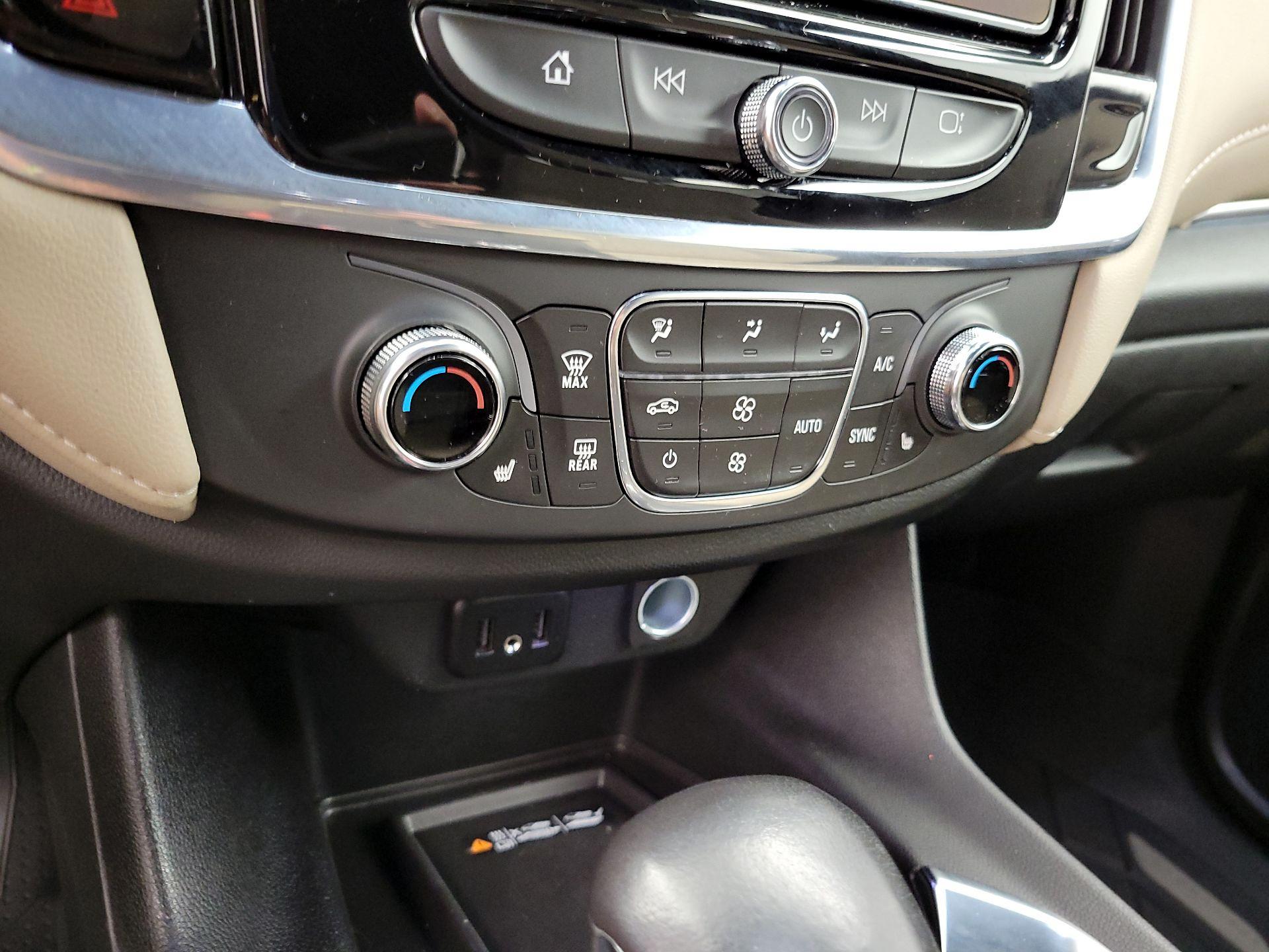 Thumbnail: 2022 Chevrolet Traverse - 17