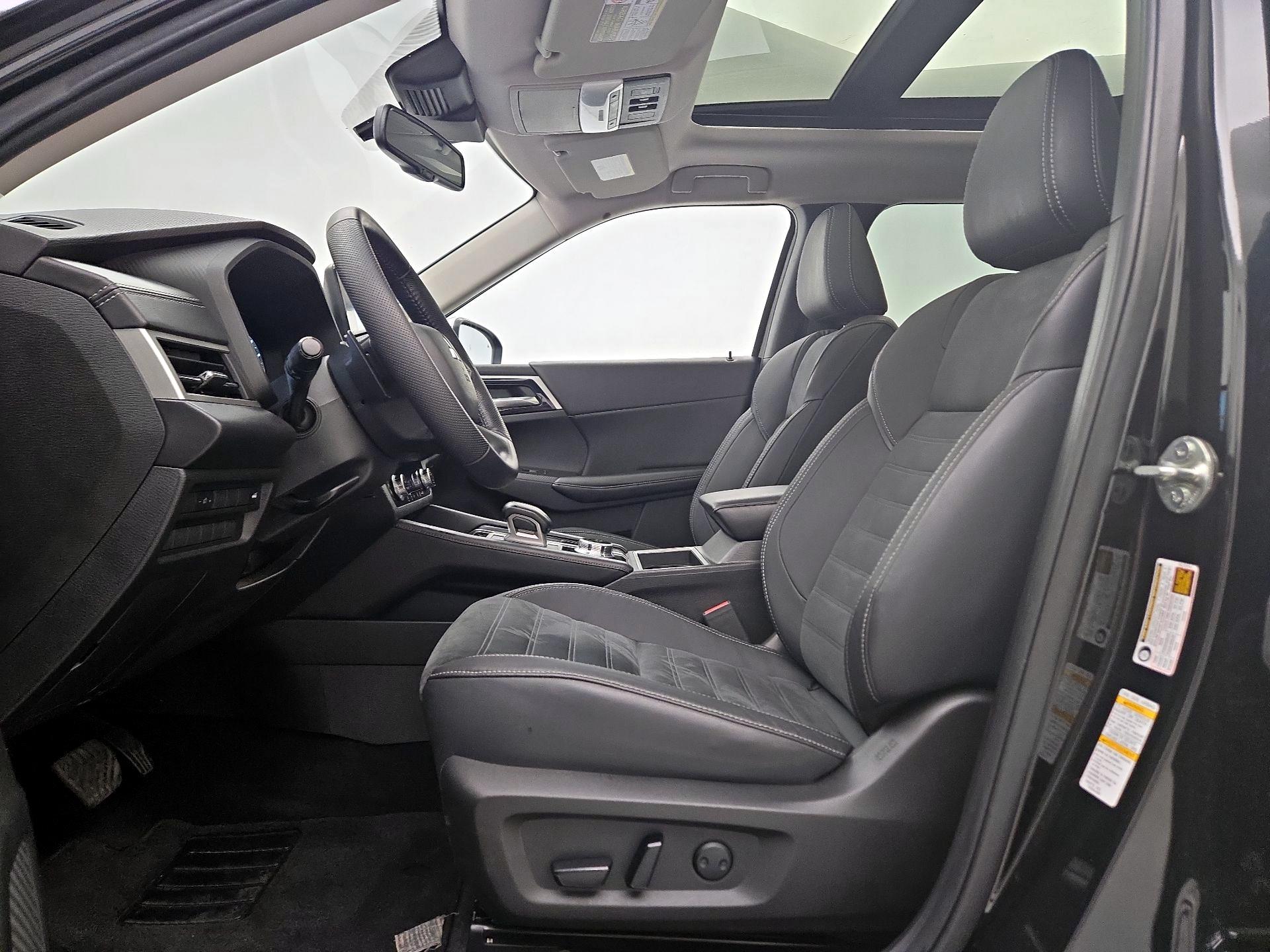 Thumbnail: 2022 Mitsubishi Outlander - 11