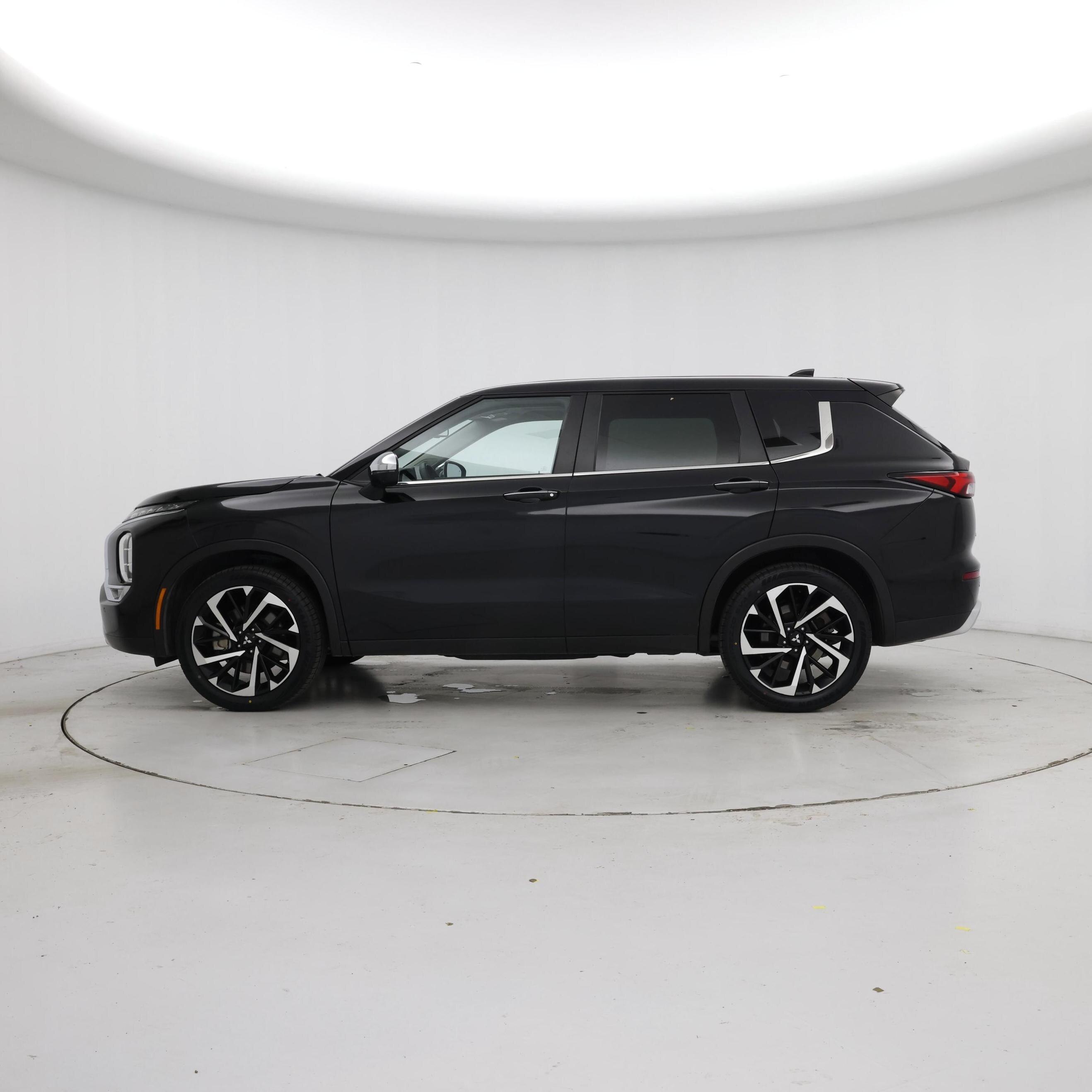 Thumbnail: 2022 Mitsubishi Outlander - 3