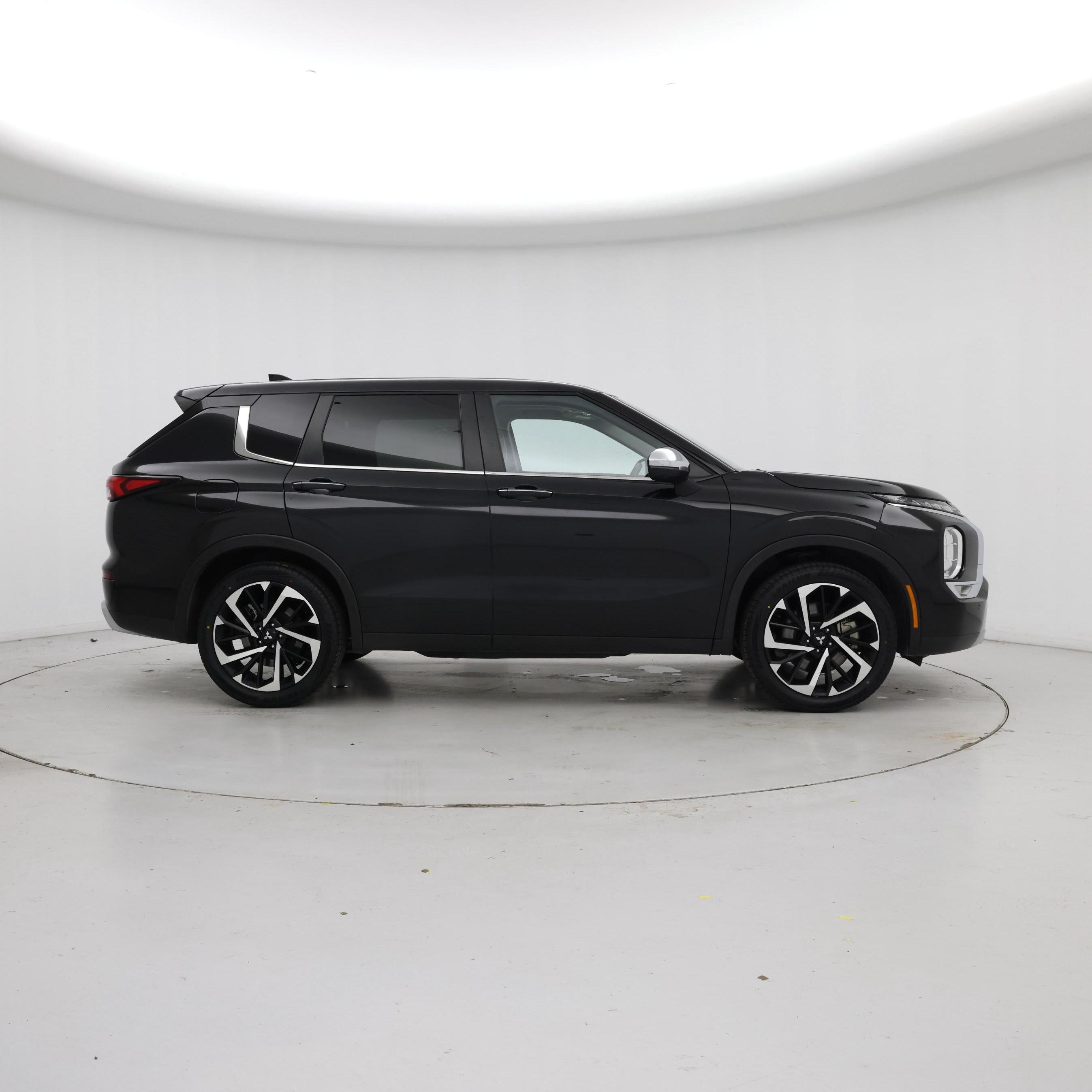 Thumbnail: 2022 Mitsubishi Outlander - 7