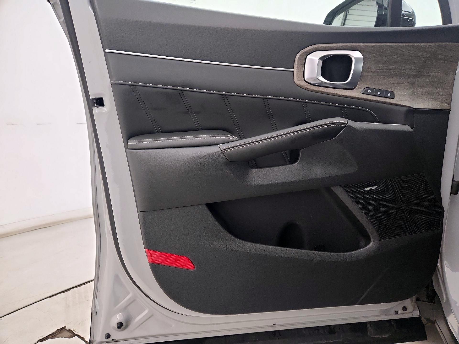 Thumbnail: 2023 Kia Sorento - 12