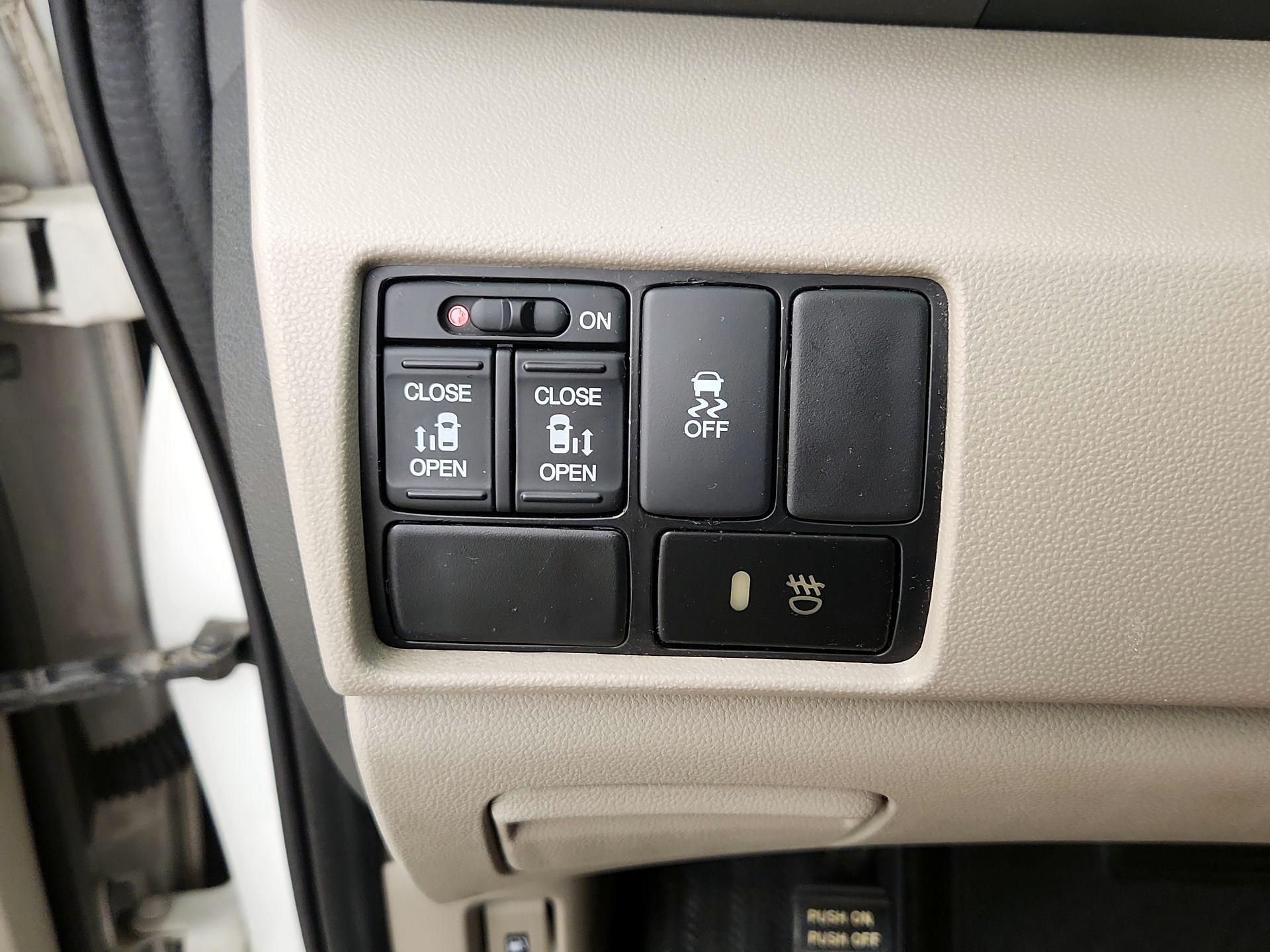 Thumbnail: 2016 Honda Odyssey - 13