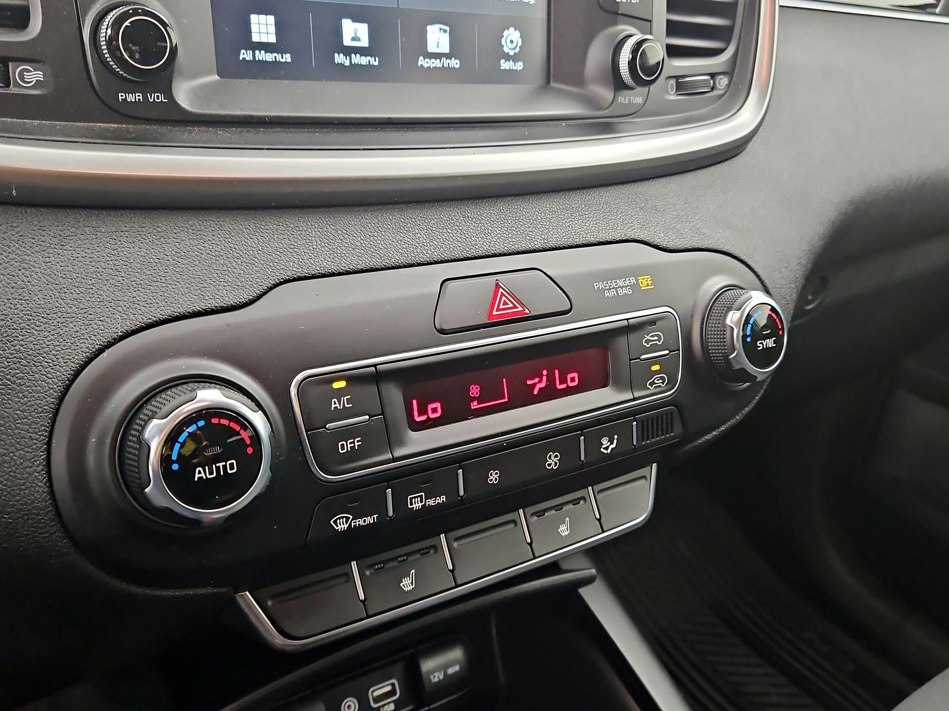 Thumbnail: 2020 Kia Sorento - 16